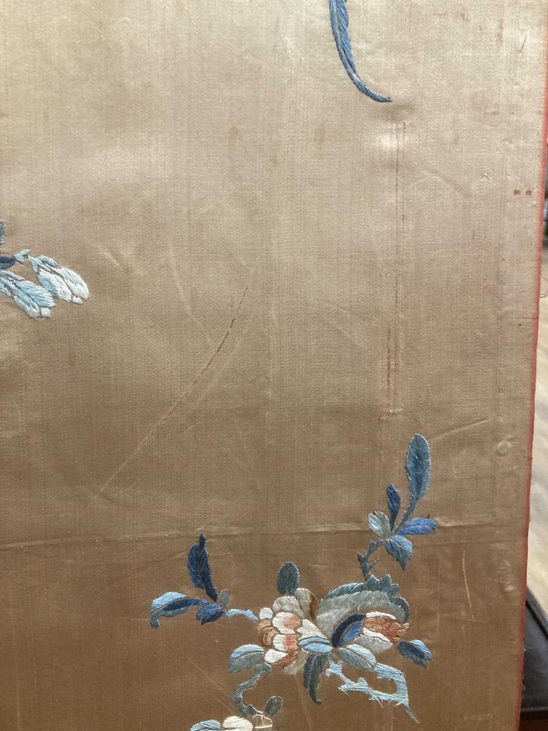 A Chinese silk panel embroidered with blossoms and butterflies, 94 x 34 cm, a machine made panel - Image 9 of 38