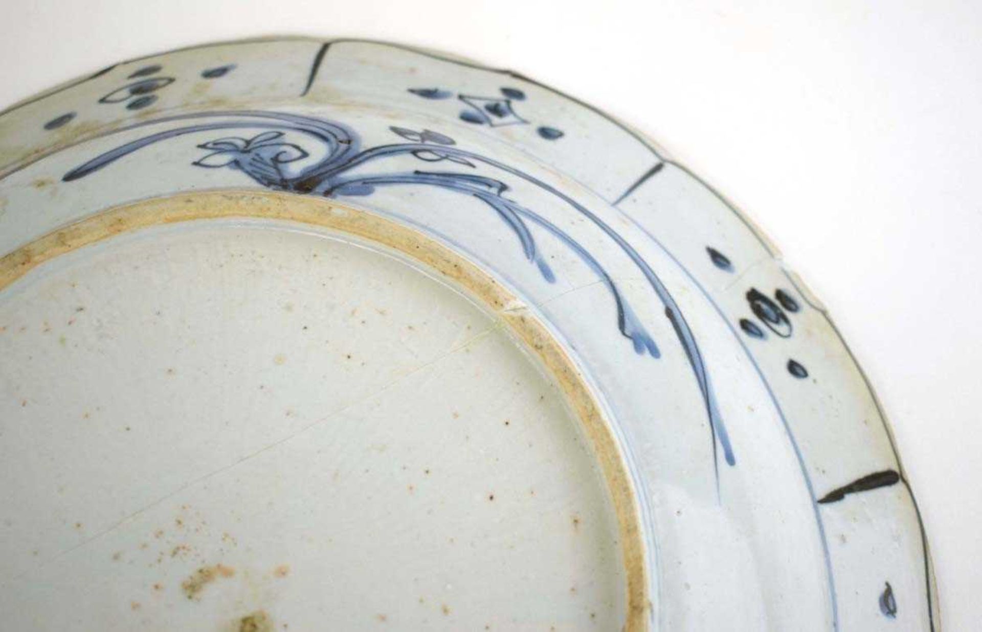 A Chinese blue and white shallow bowl of flowerhead form decorated with birds within foliate - Image 9 of 10