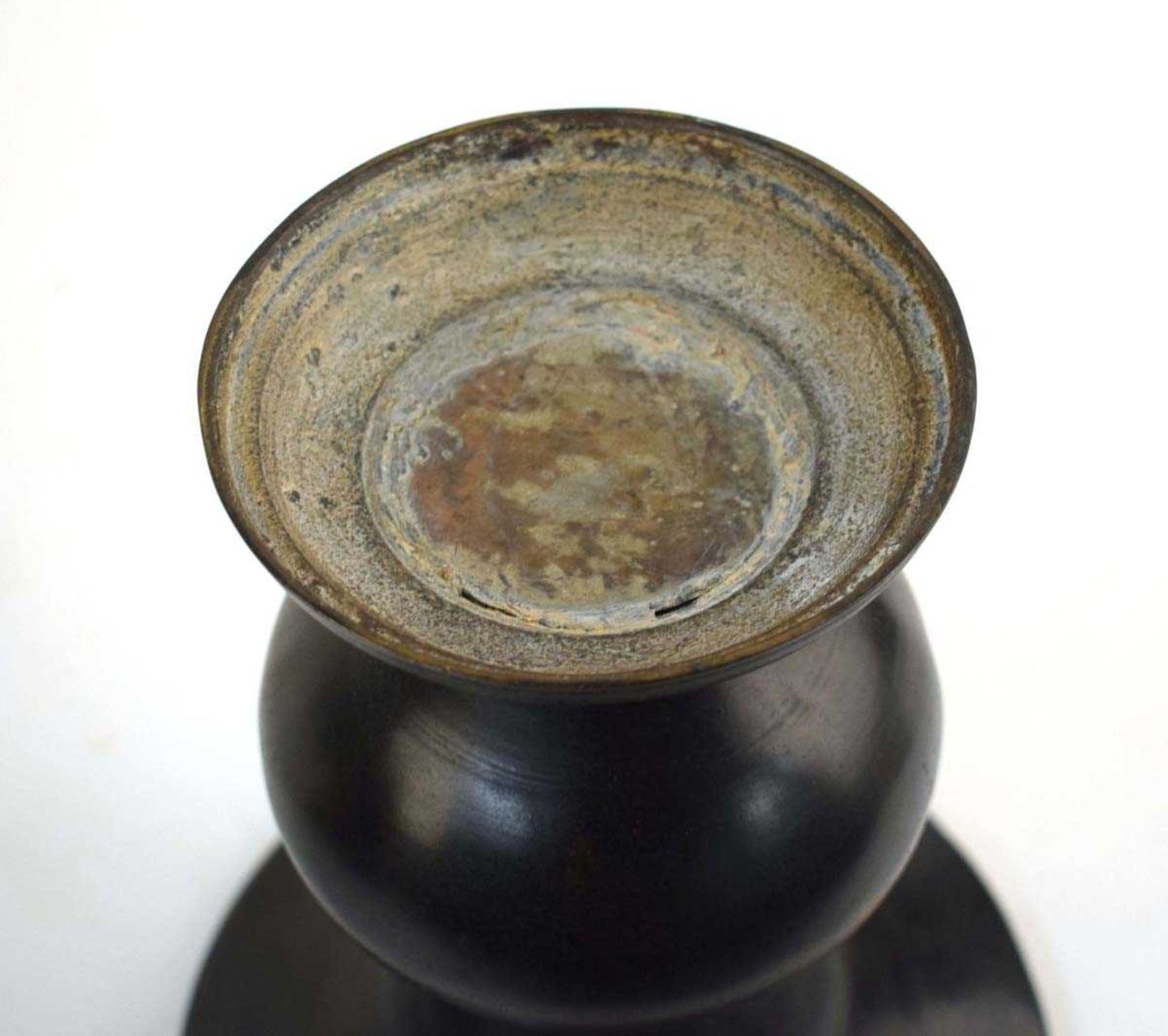 A 19th century Chinese brown patinated bronze vase of flared form, having six blade form sections - Image 5 of 5