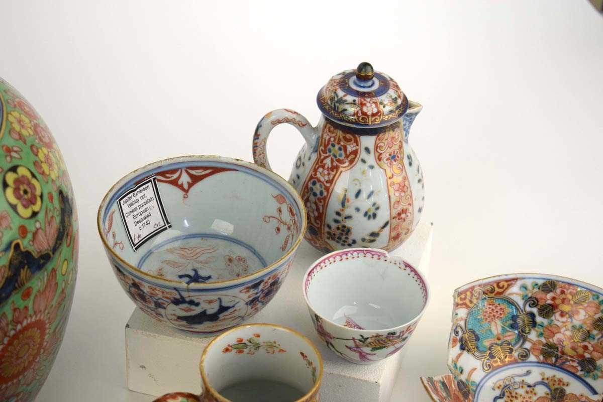 Thirty-one items of Chinese Export clobbered and other ware including a ginger jar, h. 21 cm, tea - Image 8 of 9