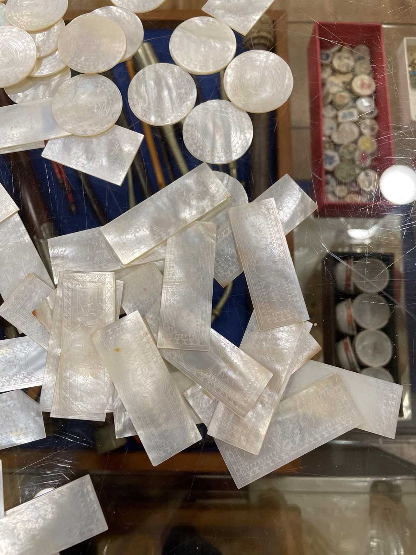 A group of Chinese mother of pearl gaming counters of rectangular and round form (approx. 100) *from - Image 9 of 11