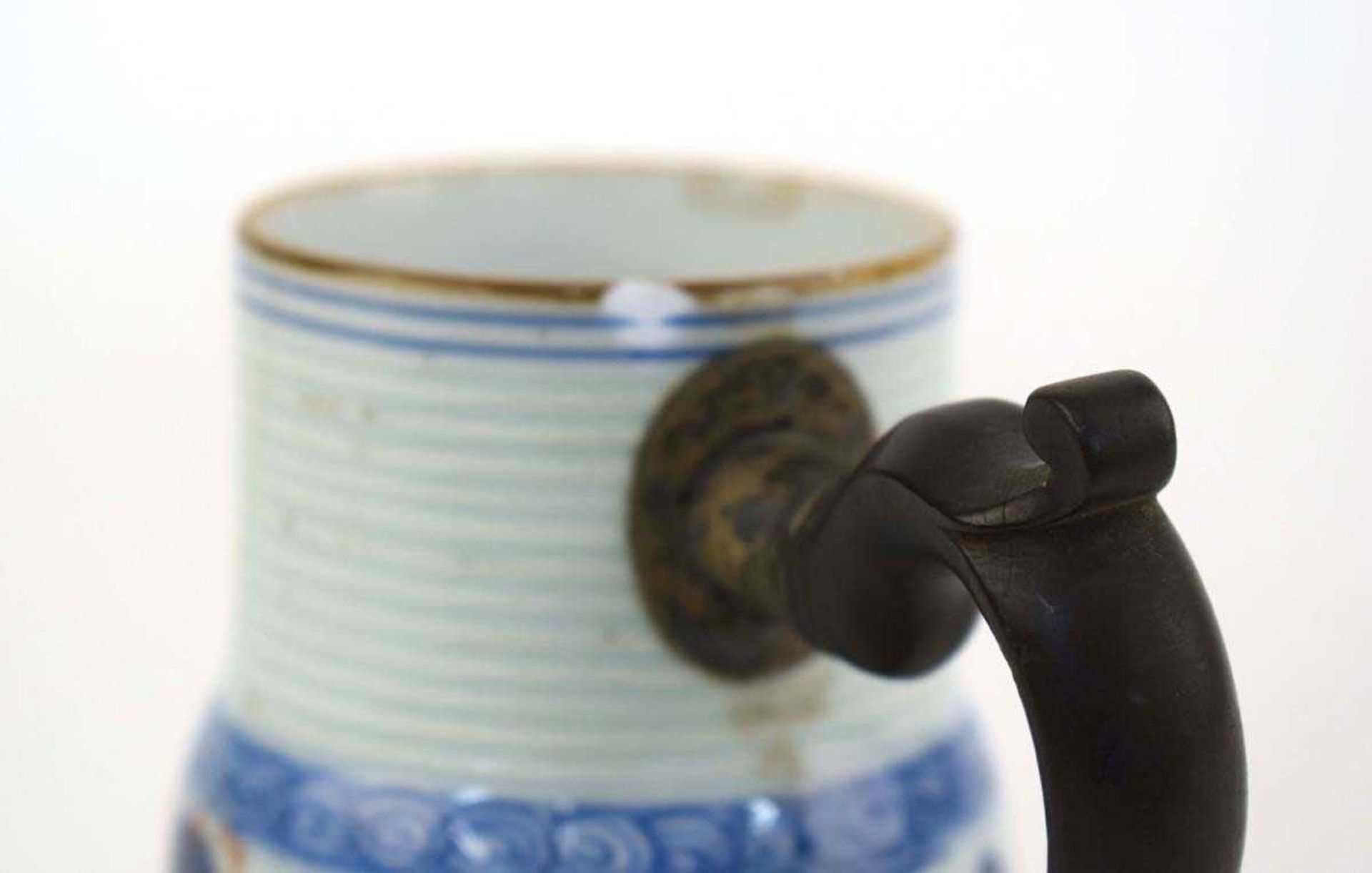 A Chinese mug of typical form with horizontal ribbing decorated in the Imari palette, later - Image 4 of 5