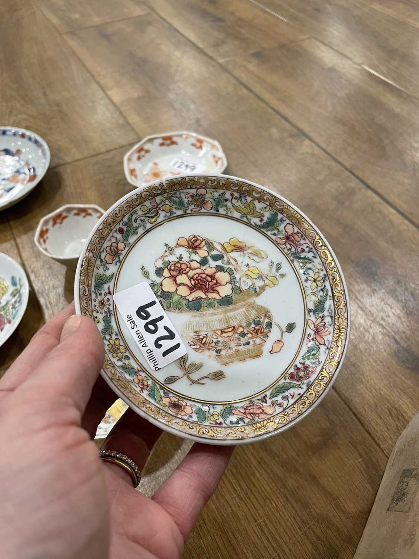 Twelve matching Chinese and other tea bowls, cups and saucers, each decorated in a different - Image 113 of 114