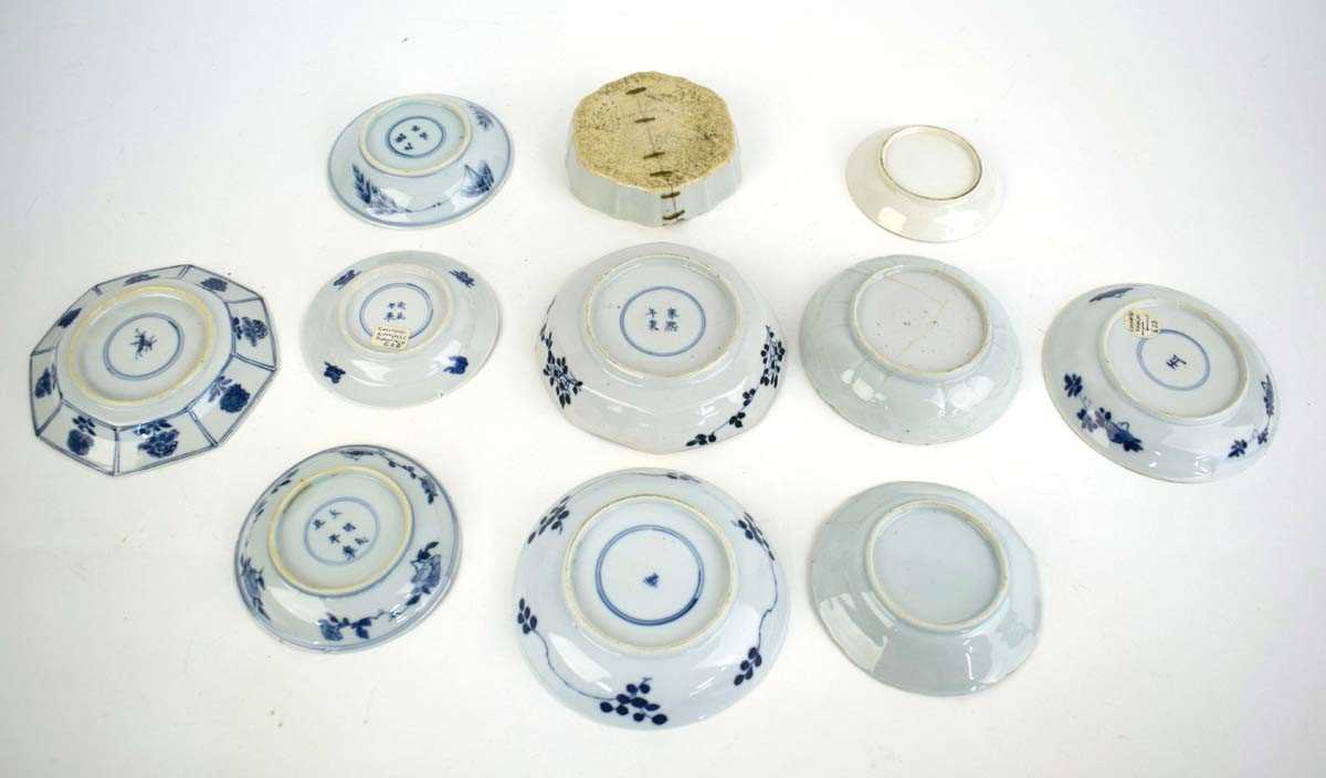 Eleven 18th century and later Chinese blue and white dishes and saucers including examples decorated - Image 5 of 8