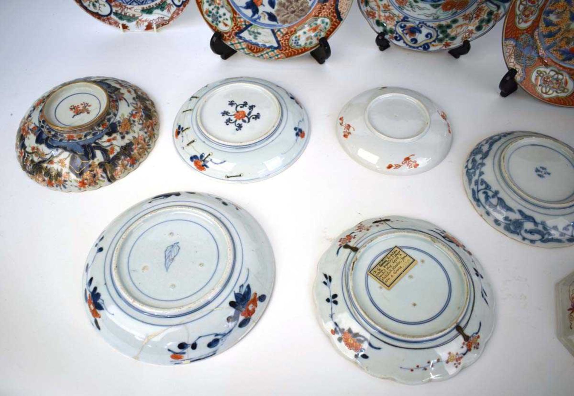 A group of fourteen Japanese imari and other side plates and dishes, max. d. 21.5 cm (14) *from - Bild 4 aus 7
