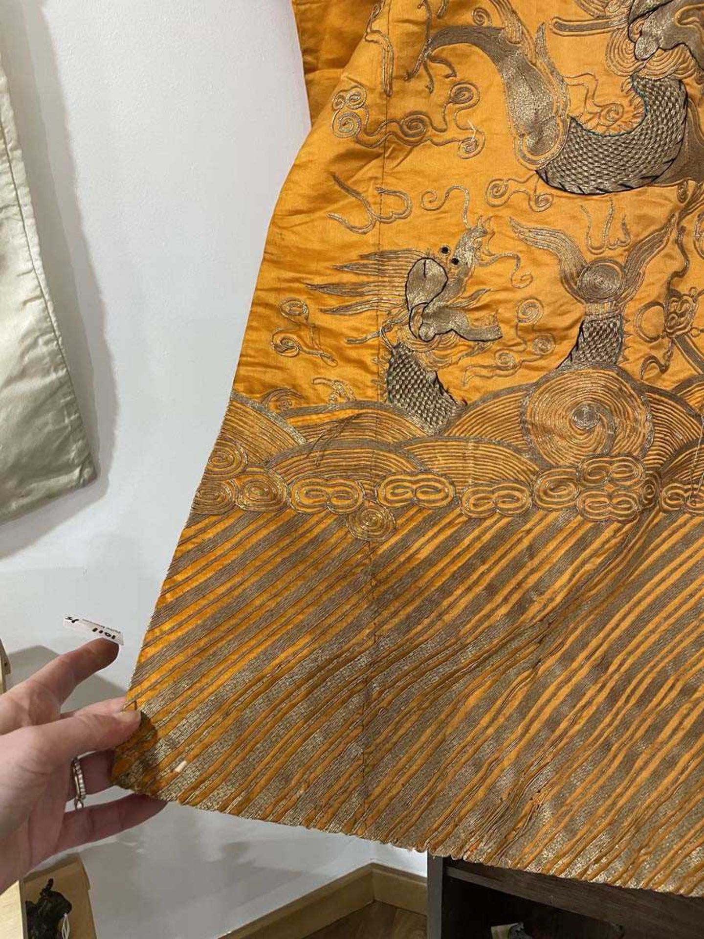 A Chinese robe section worked in gold coloured threads depicting dragons and a pagoda on an orange - Bild 10 aus 15