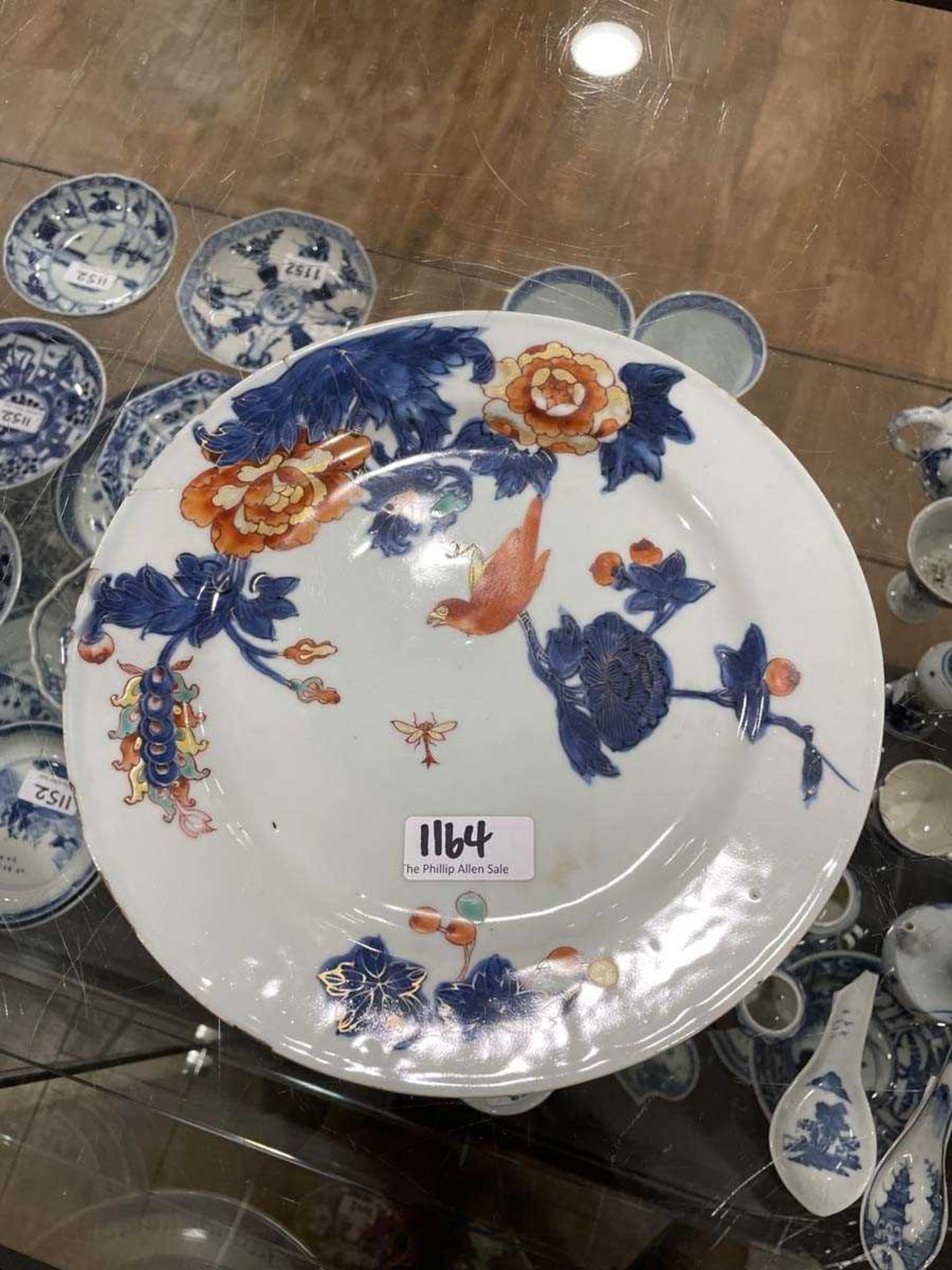 A Chinese side plate, centrally decorated with a pair of deer in the Imari palette, d. 23 cm, - Bild 8 aus 41