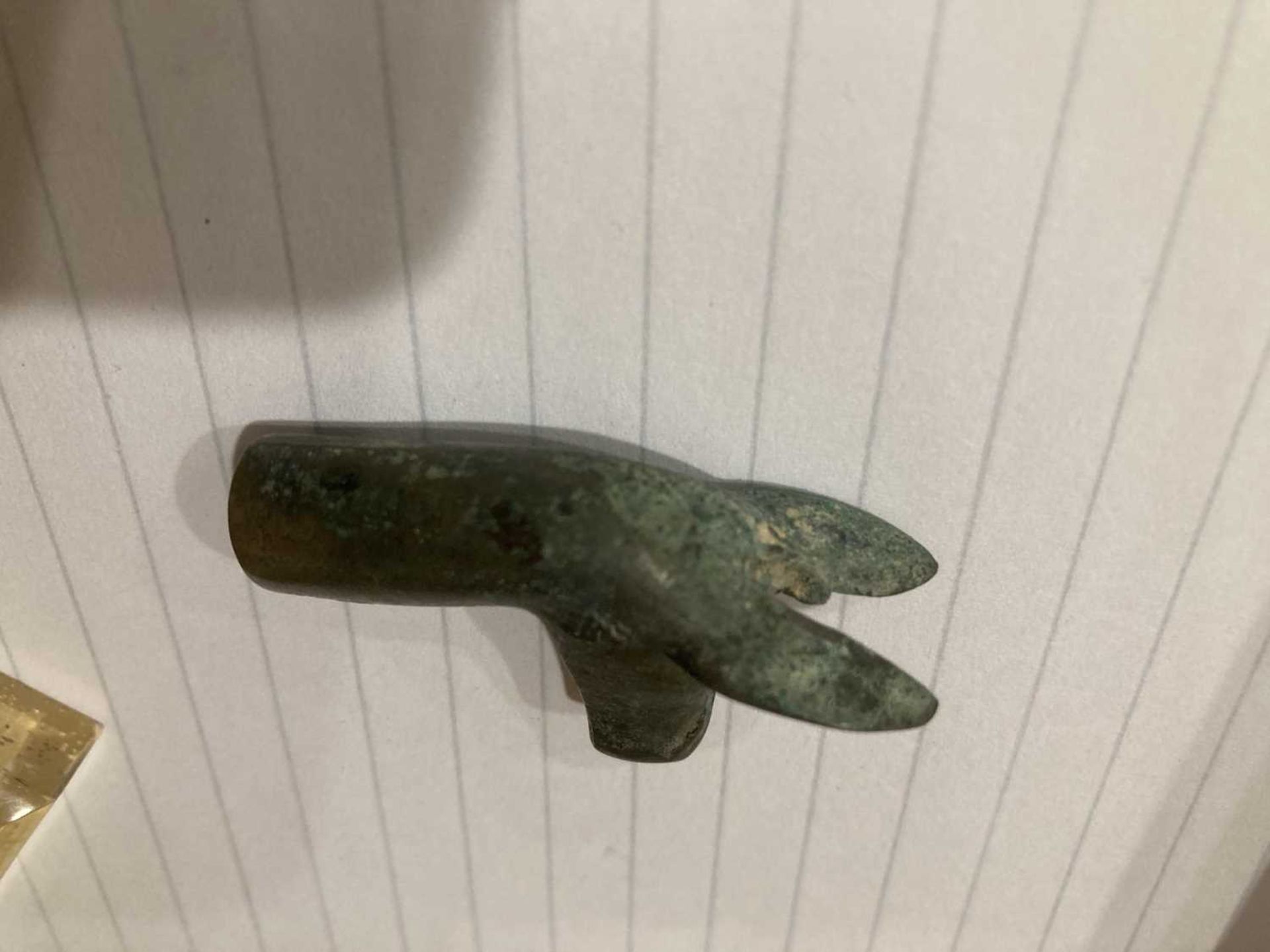 An archaic Chinese green patinated bronze figure modelled as a horse, h. 8 cm and a further group of - Bild 9 aus 19
