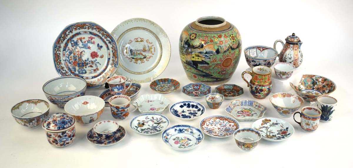 Thirty-one items of Chinese Export clobbered and other ware including a ginger jar, h. 21 cm, tea - Image 2 of 9