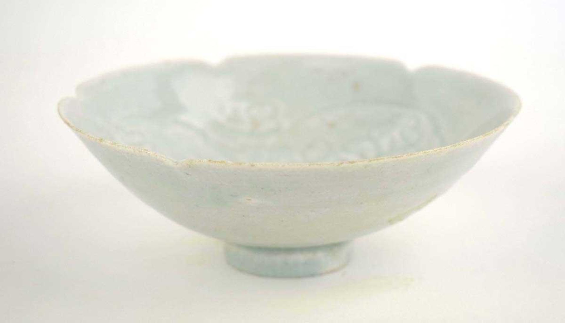 A small Chinese shallow celadon dish of flowerhead form decorated with stylised foliate motifs, d. - Image 2 of 14