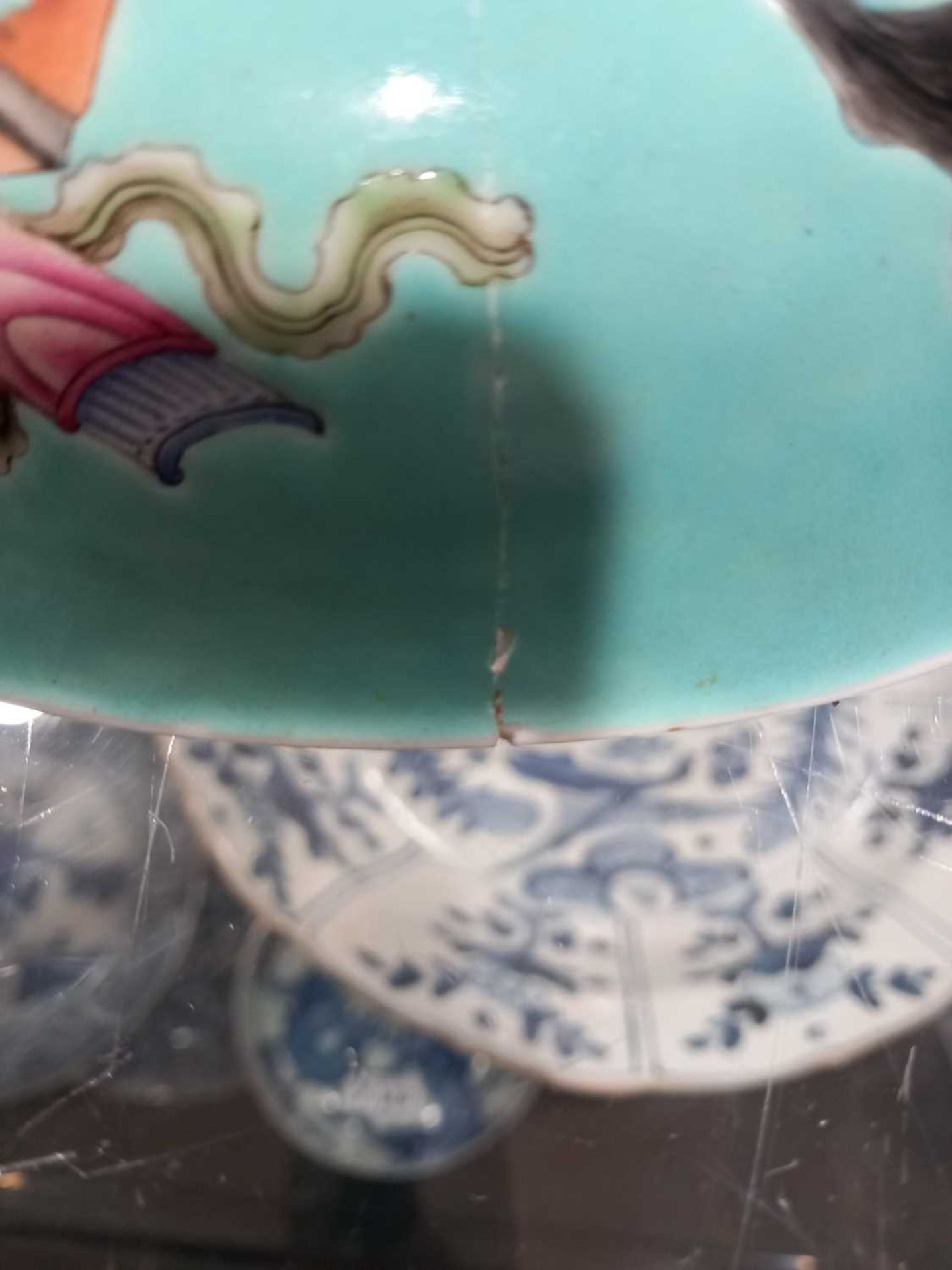 A Cantonese shallow dish all over decorated in coloured enamels with Pekingese dogs, d. 23.5 cm, - Bild 24 aus 41