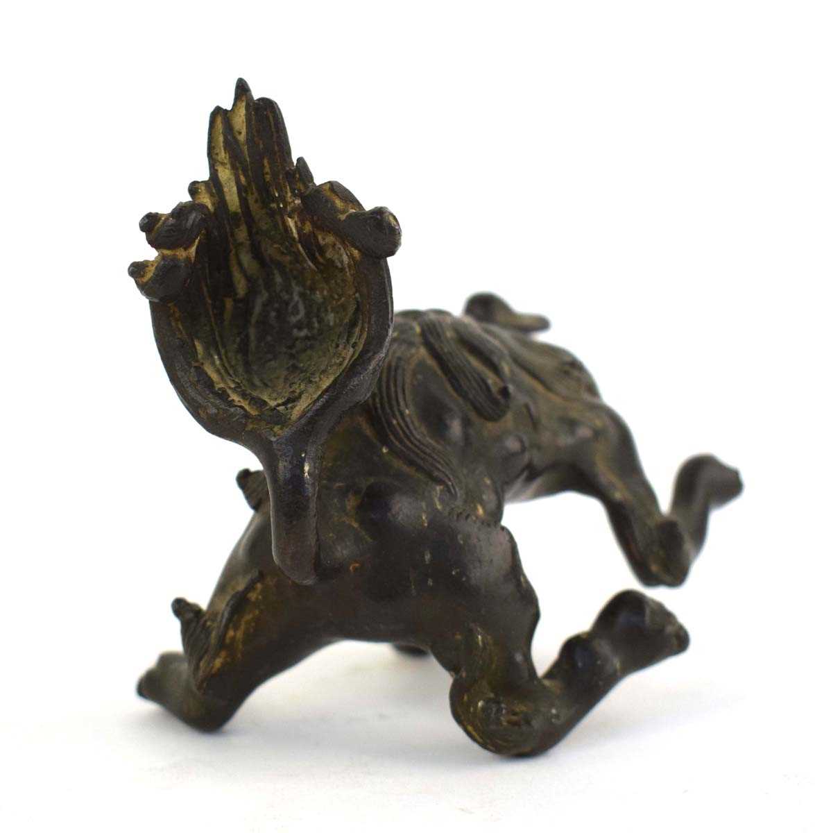 A Chinese brown patinated bronze figure modelled as a foo dog, h. 10.5 cm, d. 8.5 cm, 730 gms * - Image 3 of 5
