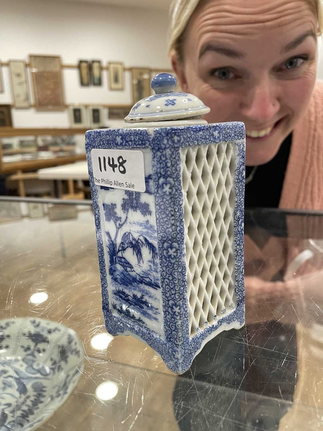 A mixed group of Chinese and other blue and white ceramics including beads, lidded vases, caddies - Image 18 of 82