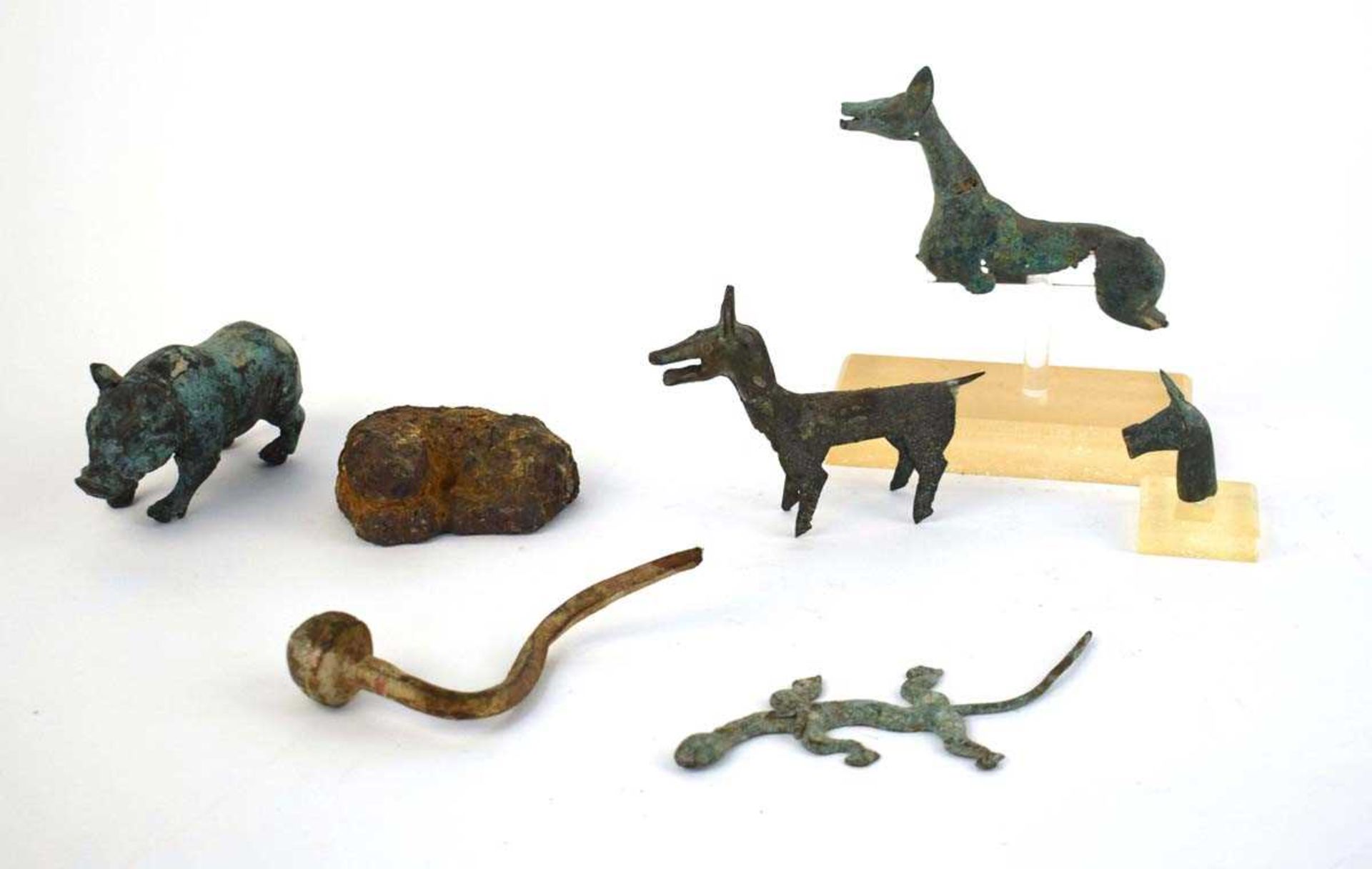 An archaic Chinese green patinated bronze figure modelled as a horse, h. 8 cm and a further group of - Image 2 of 19