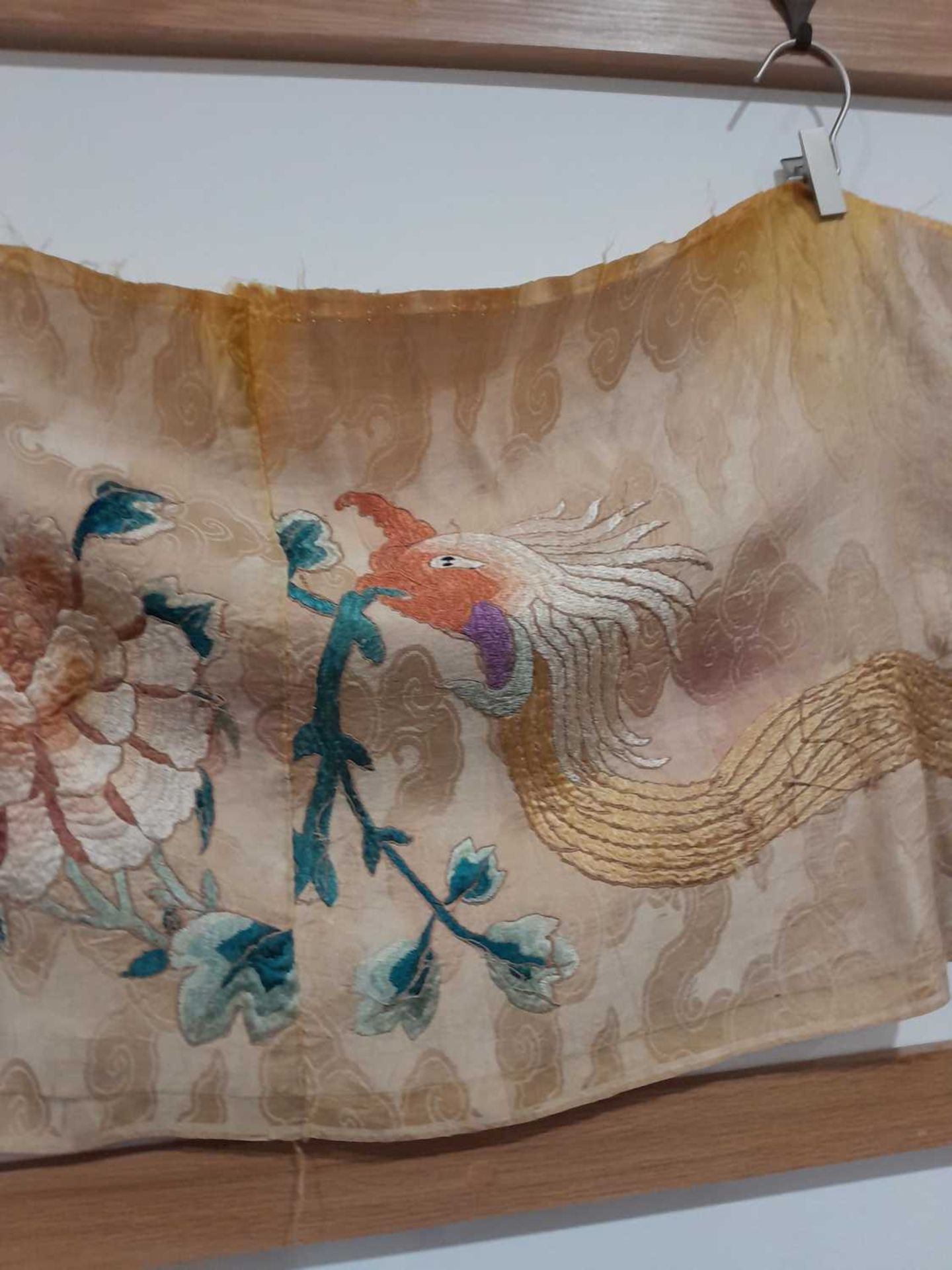 A Chinese silk crewelwork panel decorated with three stylised exotic birds in flight, approx. 560 - Bild 9 aus 14