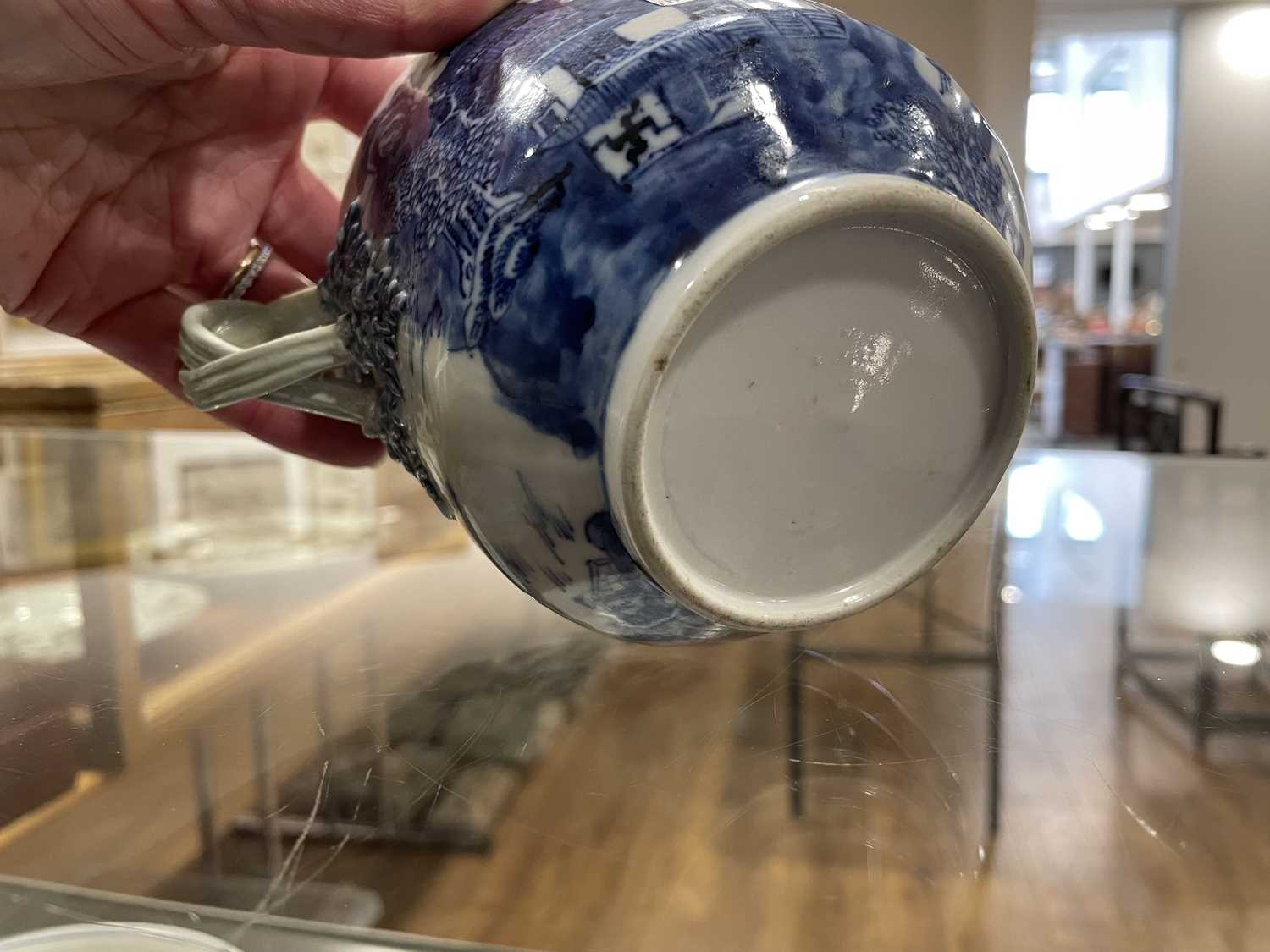 A mixed group of Chinese and other blue and white ceramics including beads, lidded vases, caddies - Image 55 of 82