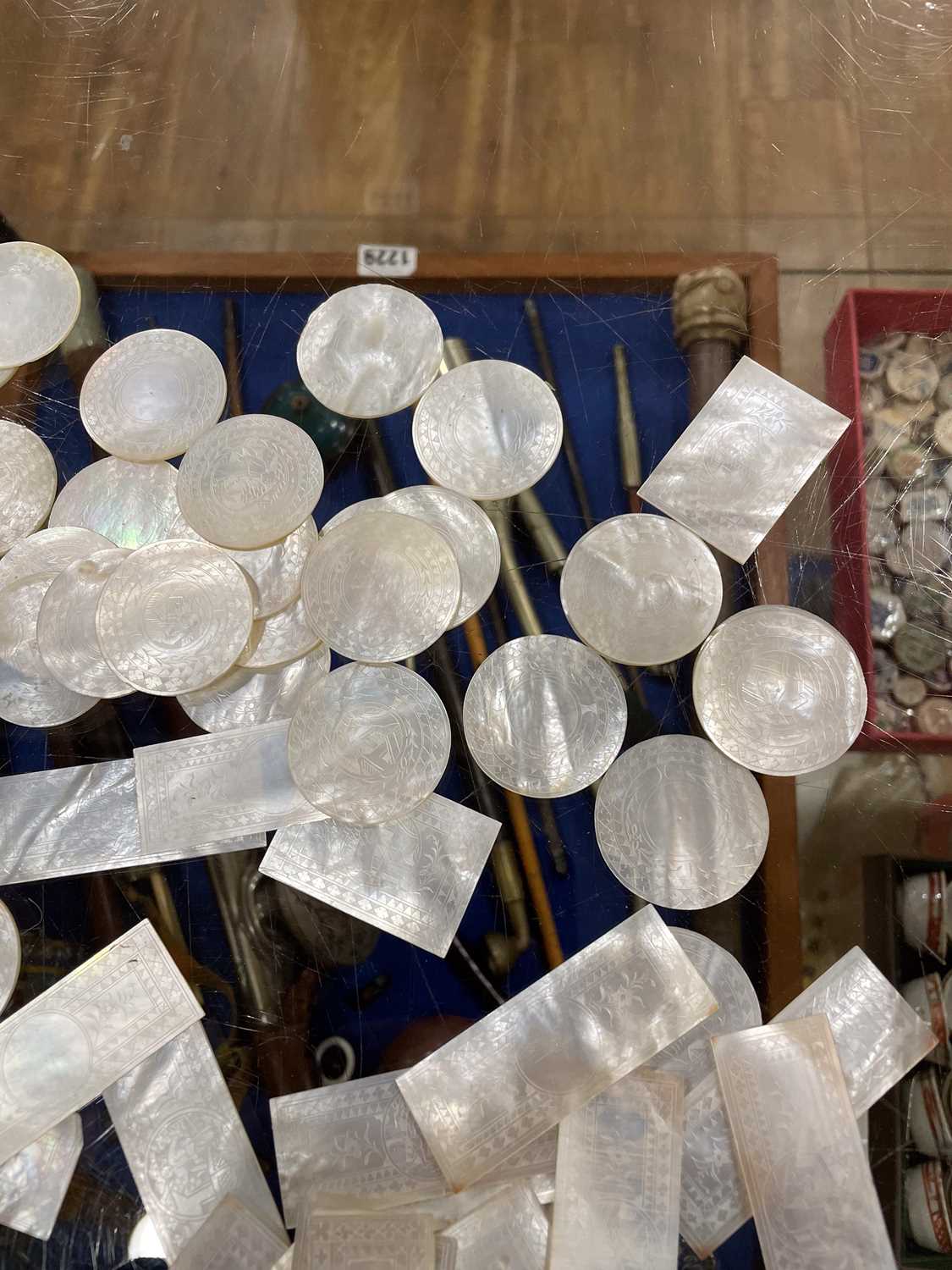 A group of Chinese mother of pearl gaming counters of rectangular and round form (approx. 100) *from - Image 10 of 11