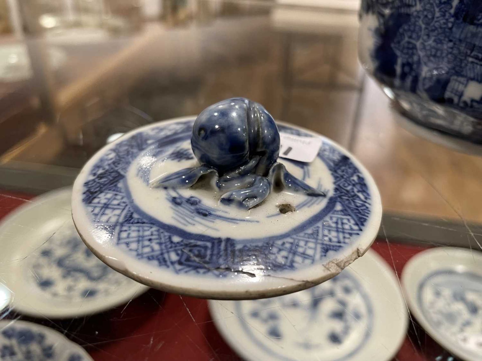 A mixed group of Chinese and other blue and white ceramics including beads, lidded vases, caddies - Image 51 of 82