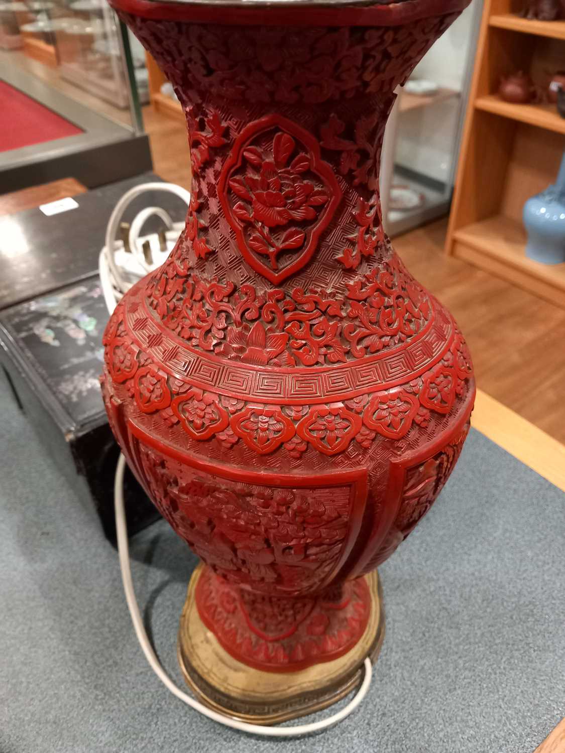 A Chinese cinnabar lacquer-type table lamp base, typically decorated with traditional landscapes and - Image 15 of 15