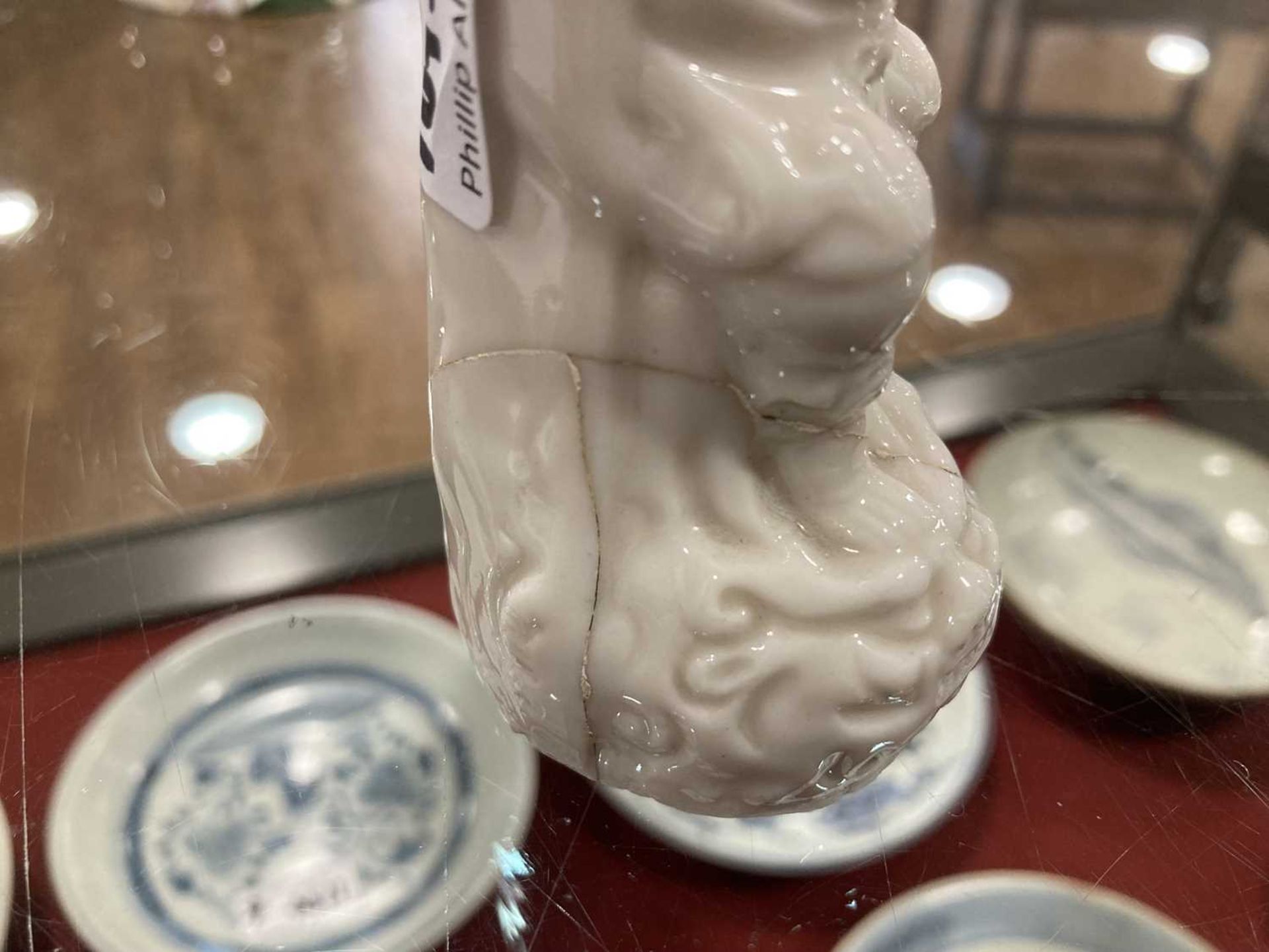 A Chinese blanc de chine figure, possibly Dong Fangshuo, holding a walking stick on a swirl design - Bild 20 aus 22