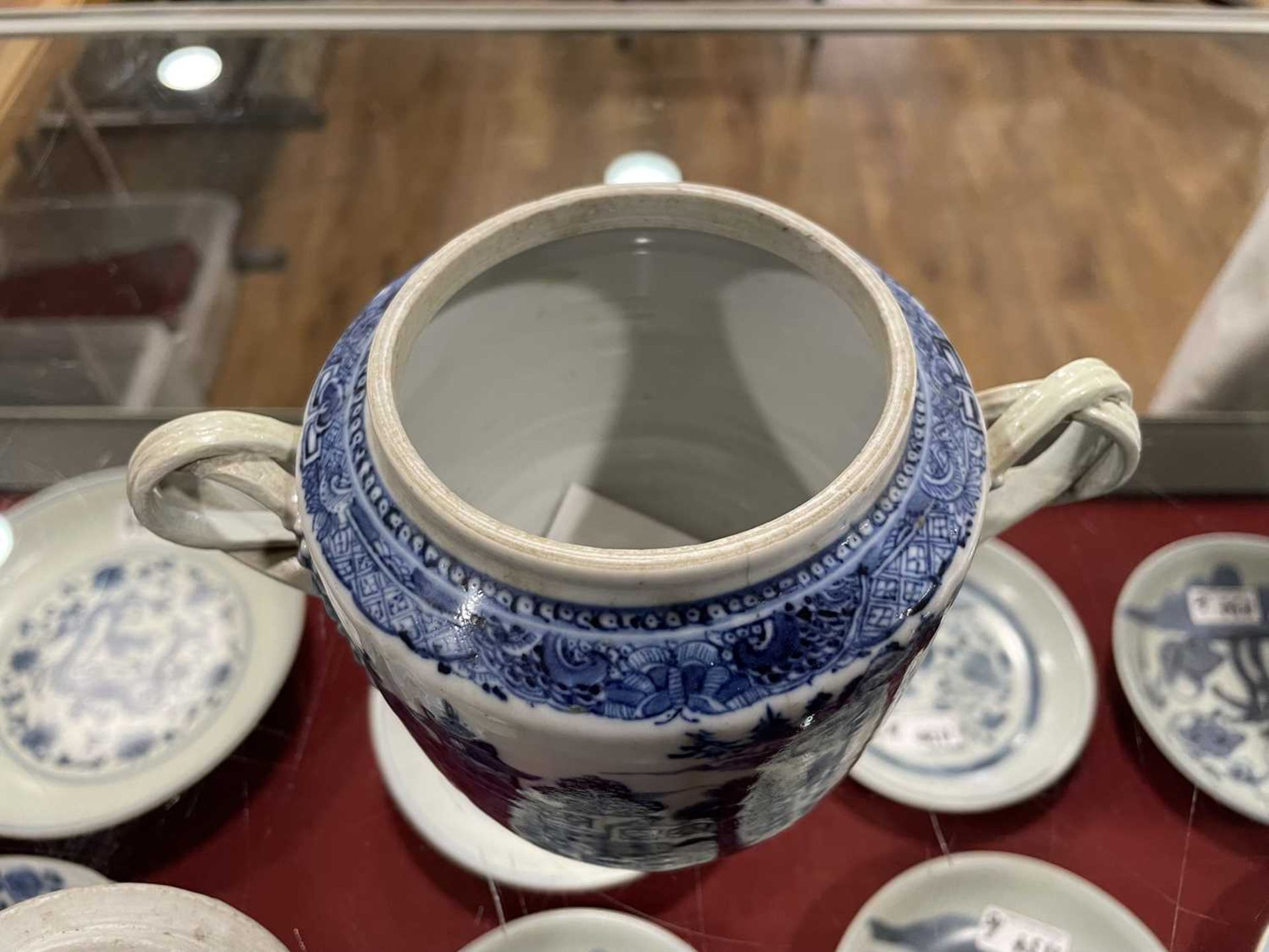 A mixed group of Chinese and other blue and white ceramics including beads, lidded vases, caddies - Image 53 of 82