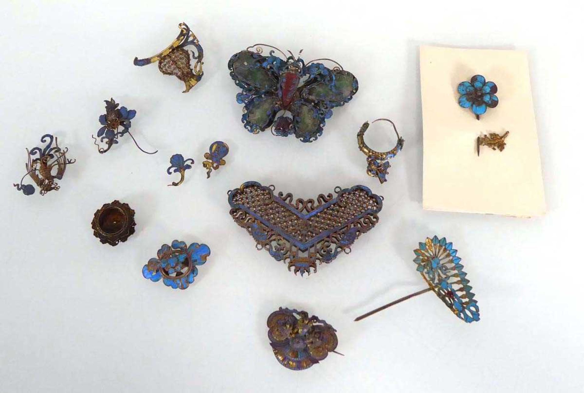 A Chinese silver, agate and kingfisher feather inlaid hair decoration in the form of a butterfly, w.