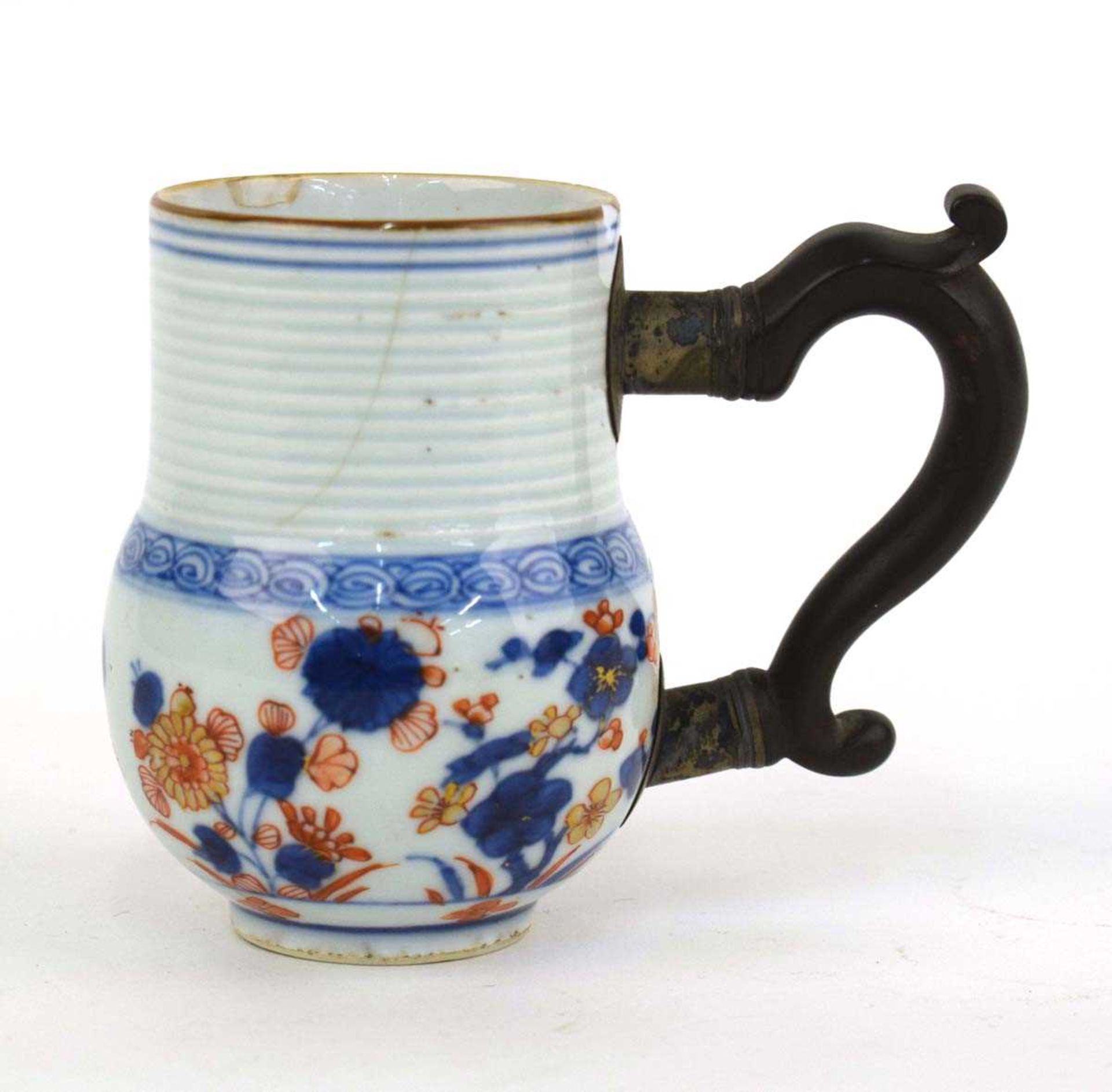 A Chinese mug of typical form with horizontal ribbing decorated in the Imari palette, later - Image 2 of 5