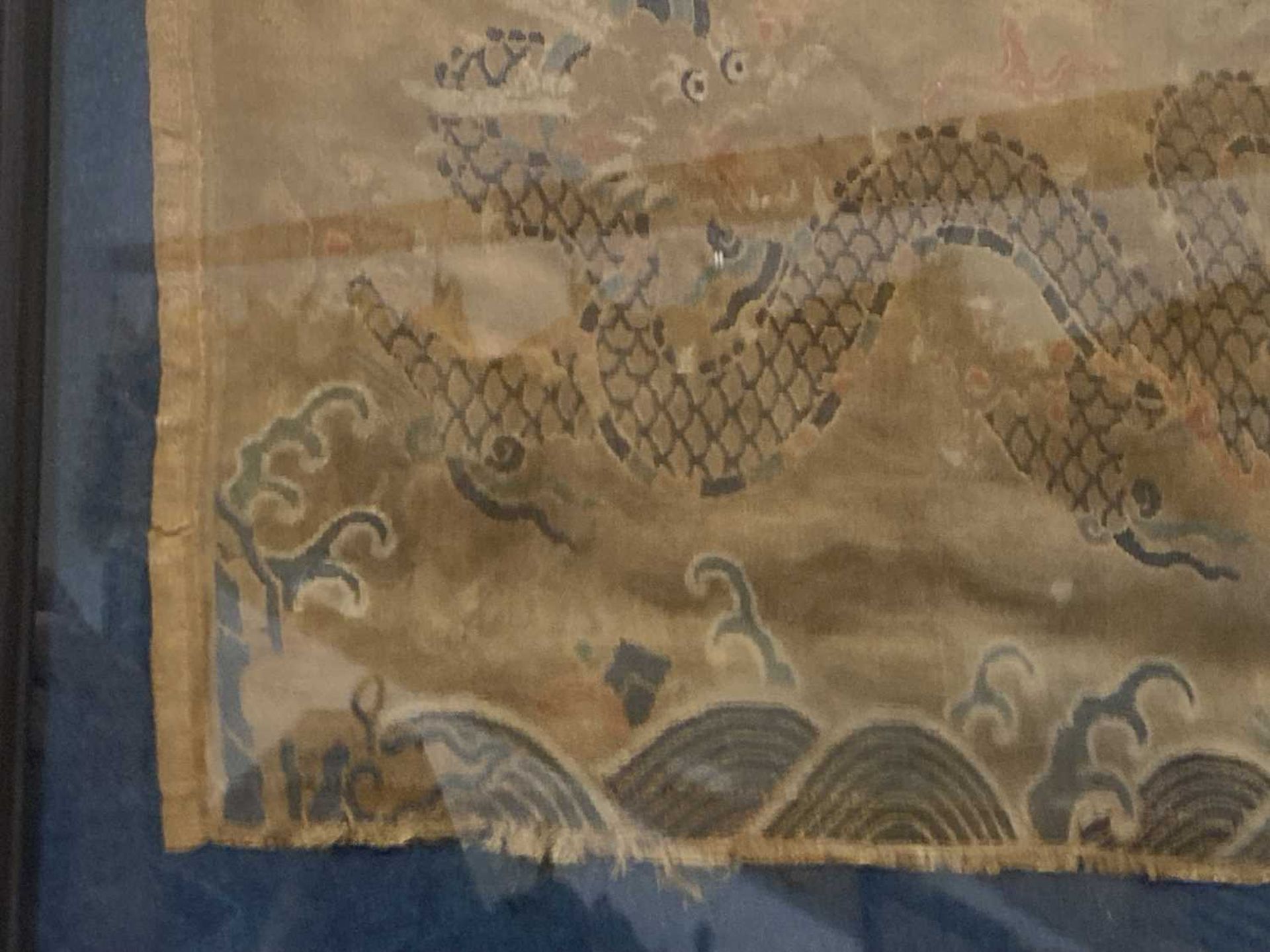 A Chinese painting on fabric depicting an exotic bird resting upon a branch in full bloom, within - Bild 13 aus 18