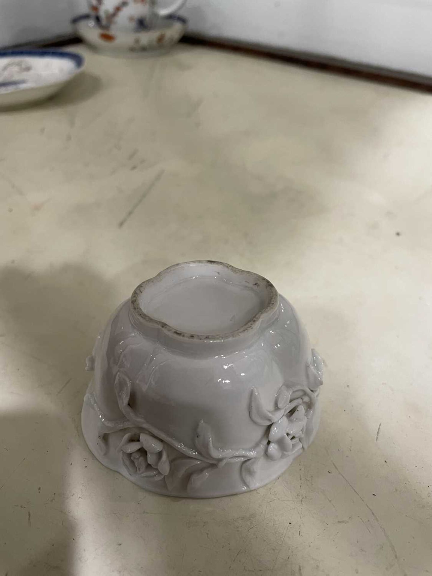 Twelve matching Chinese and other tea bowls, cups and saucers, each decorated in a different - Image 54 of 114