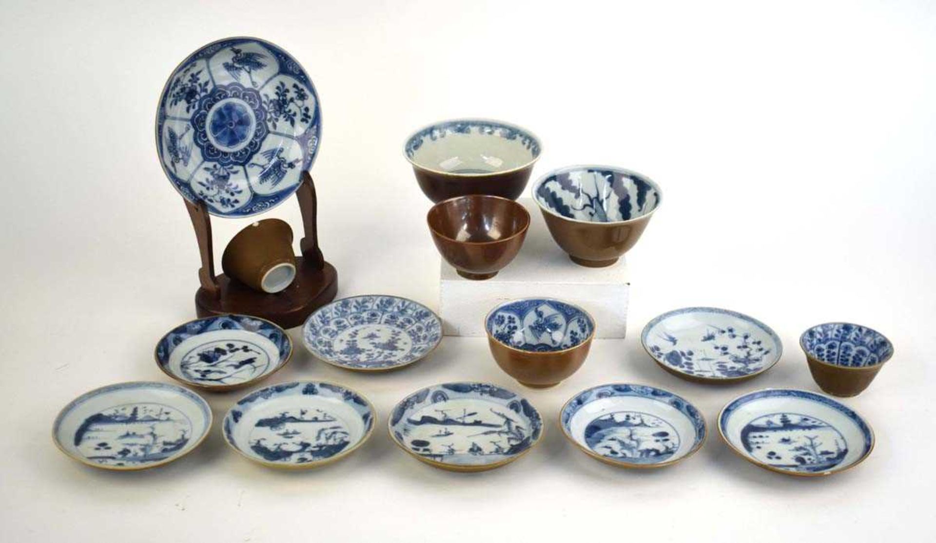 Fifteen items of Batavia porcelain, each decorated in a blue and white underglaze pattern, including