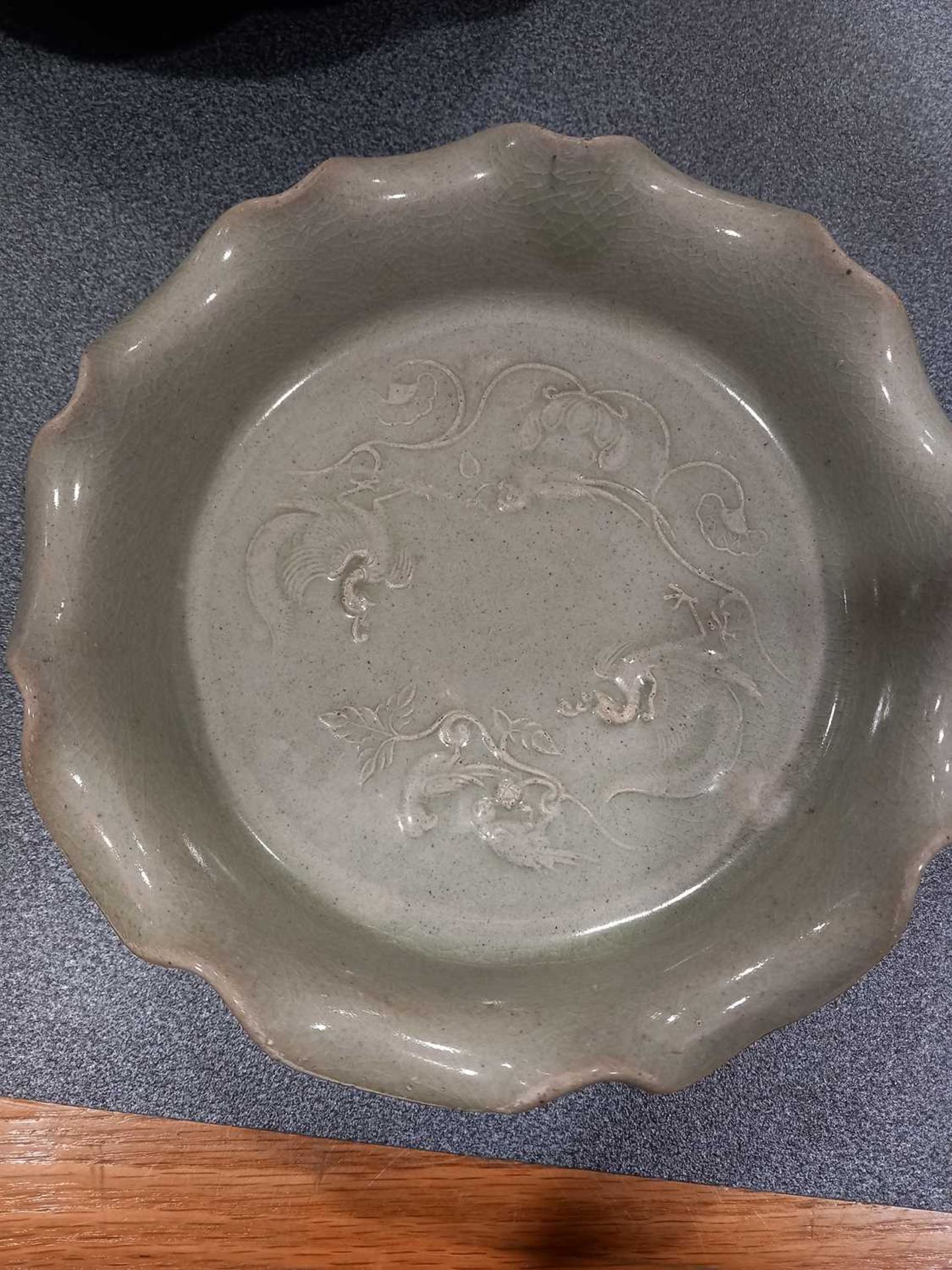 A Chinese celadon dish of scalloped circular form, relief decorated with exotic birds on three - Bild 5 aus 10