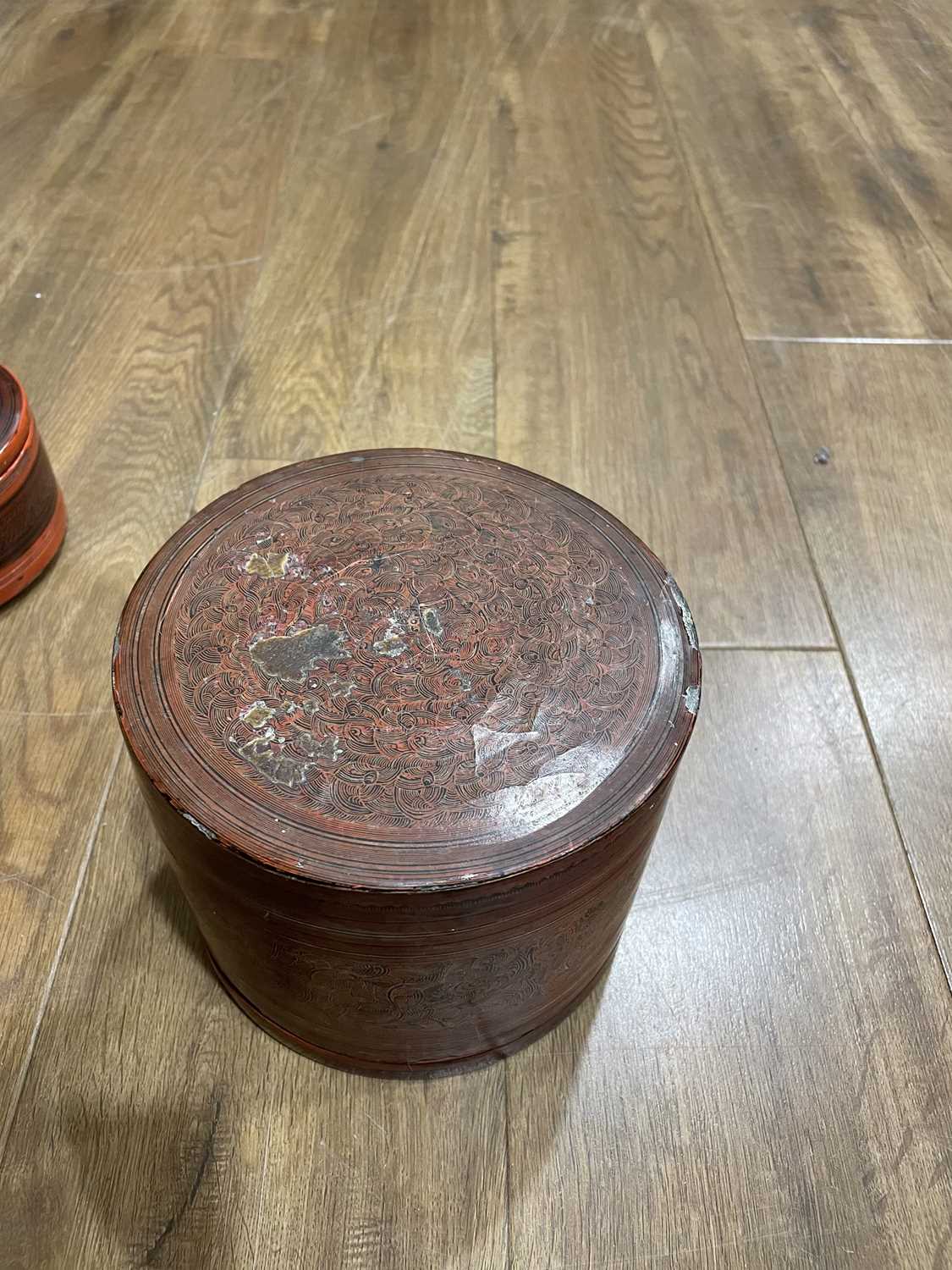 A Japanese lacquer work charger decorated with a view of Mount Fuji, d. 33 cm, together with a - Image 32 of 46