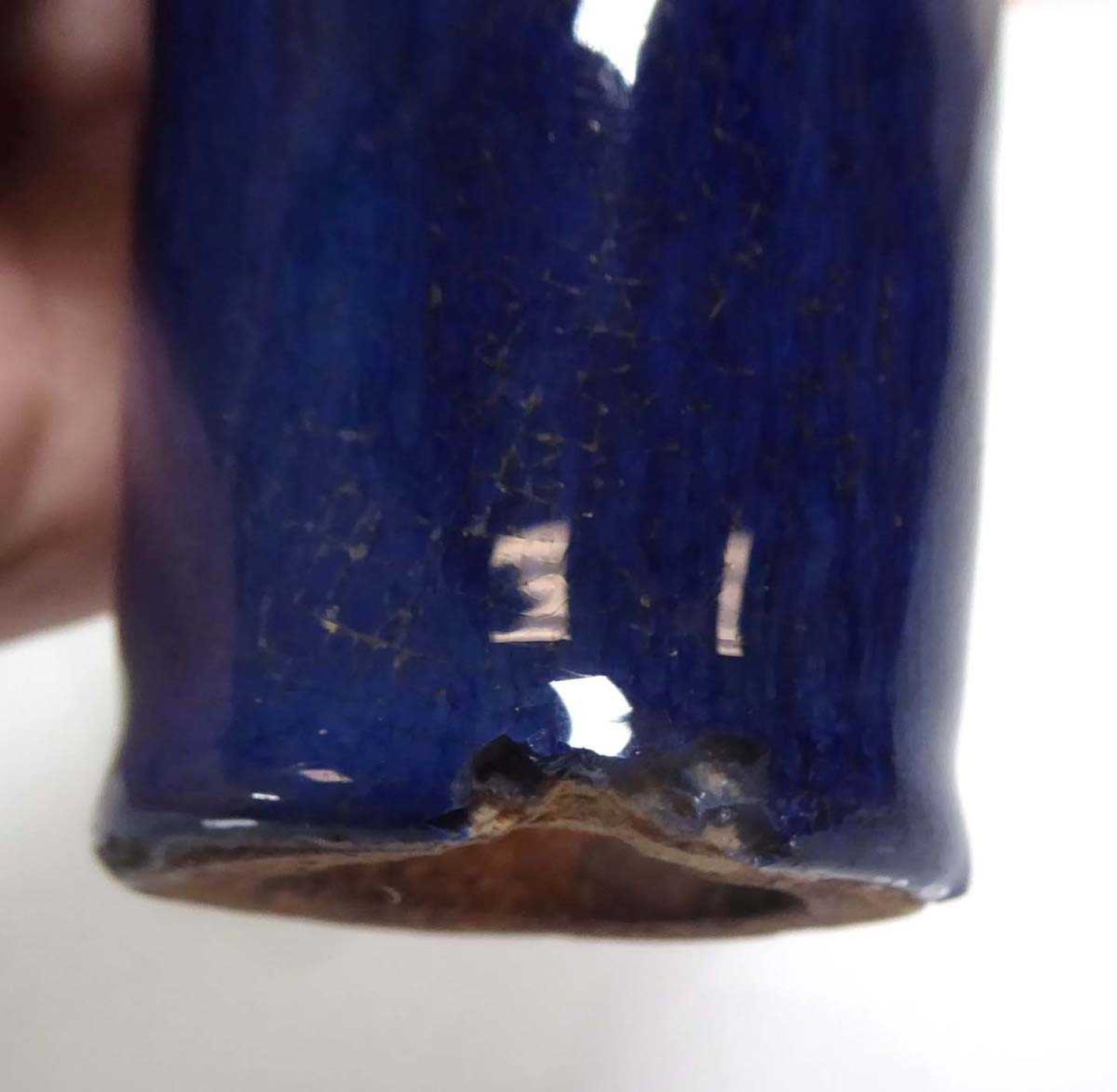 A Chinese kingfisher blue glazed bottle vase, h. 23.5 cm, d. 5cm, together with five further - Image 9 of 9