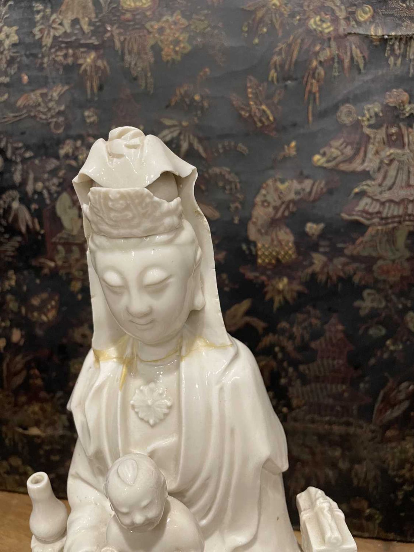 A large scale Chinese blanc de chine figure modelled as Guanyin on a naturalistic base, h. 49 cm, w. - Bild 20 aus 47