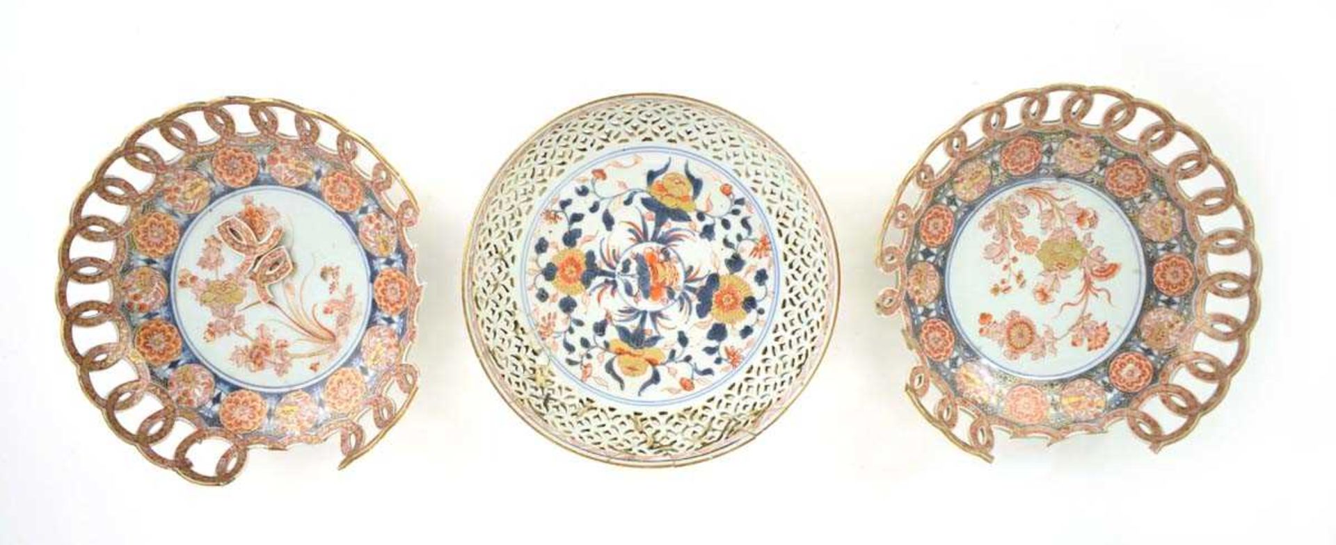 A Chinese dish with pierced border, centrally decorated with stylised flowers in the Imari