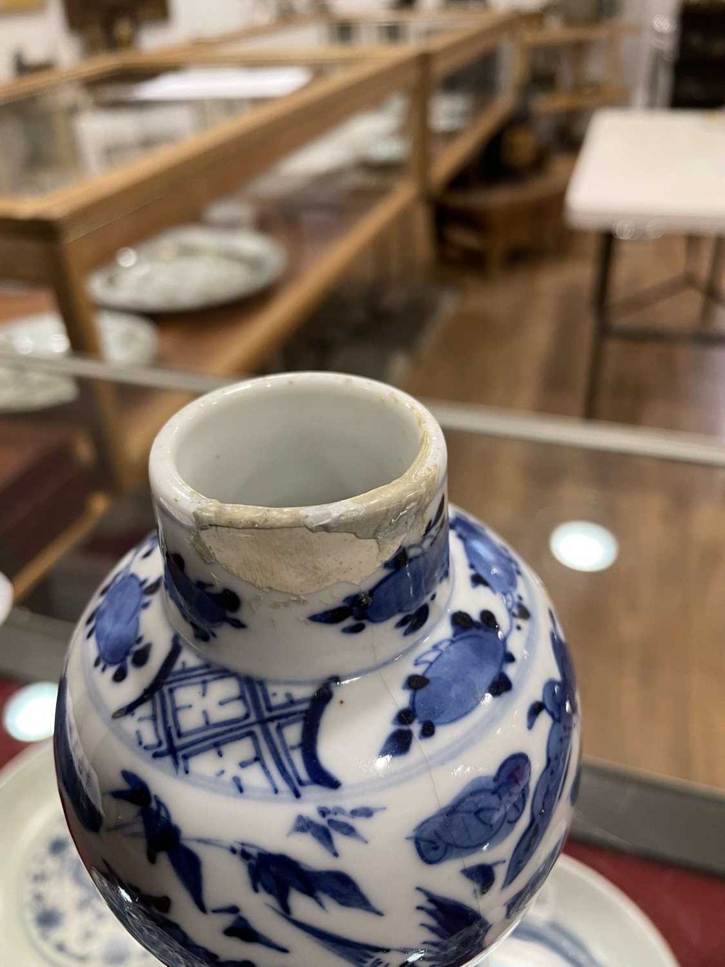 A mixed group of Chinese and other blue and white ceramics including beads, lidded vases, caddies - Image 81 of 82