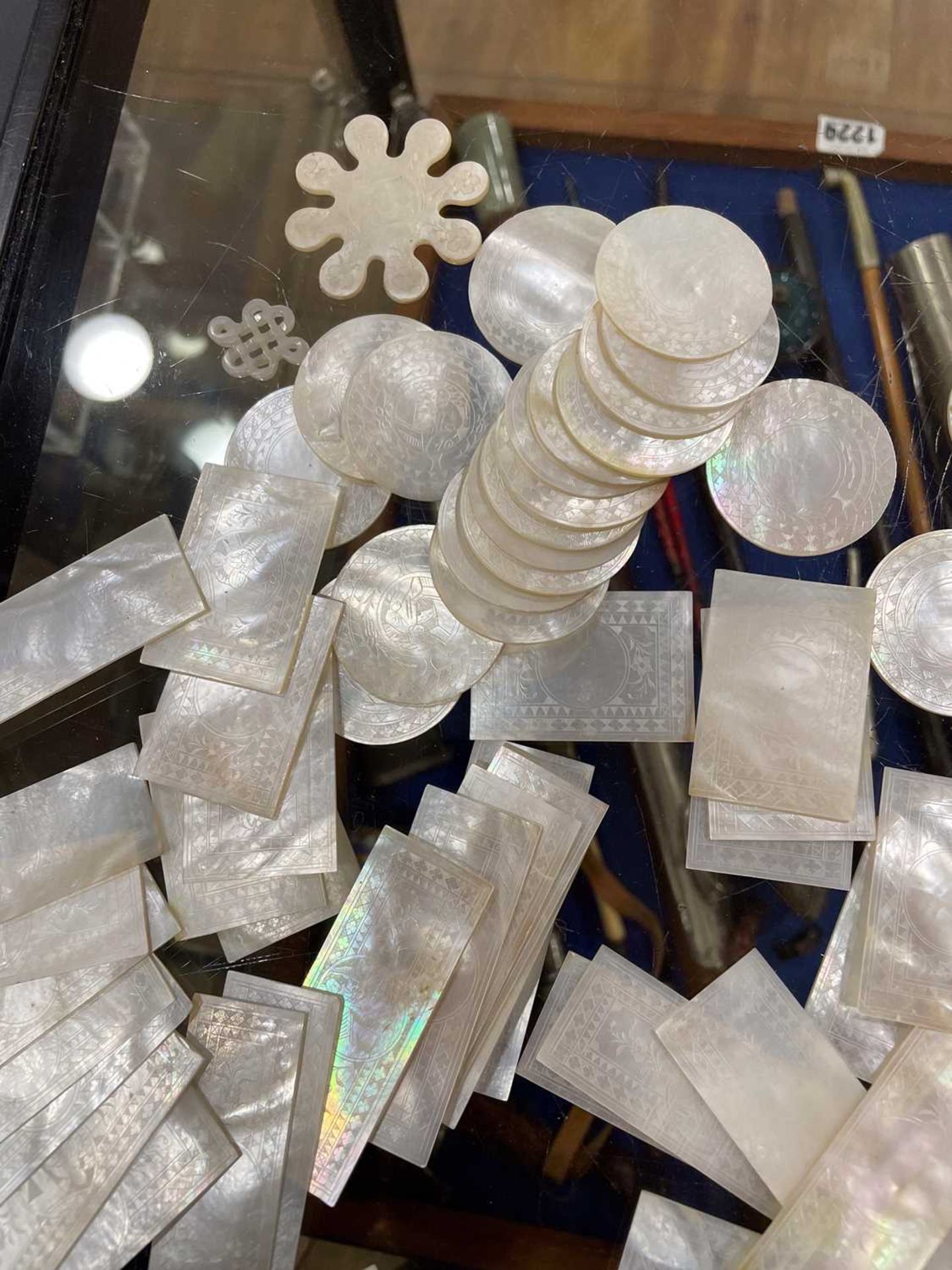 A group of Chinese mother of pearl gaming counters of rectangular and round form (approx. 100) *from - Image 6 of 11