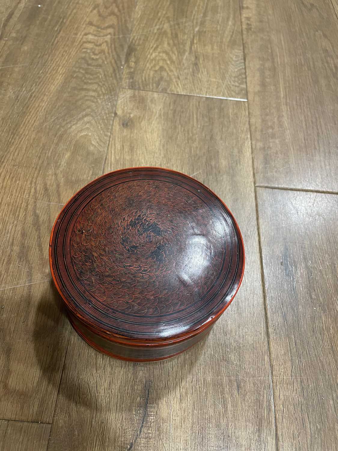 A Japanese lacquer work charger decorated with a view of Mount Fuji, d. 33 cm, together with a - Image 31 of 46