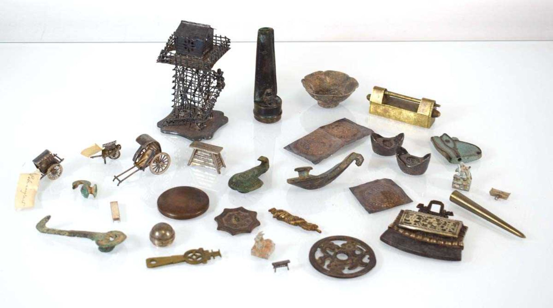 A mixed group of Oriental metalware including a tower, h. 9.5 cm, a wheelbarrow, a rickshaw, pins, a - Image 2 of 12