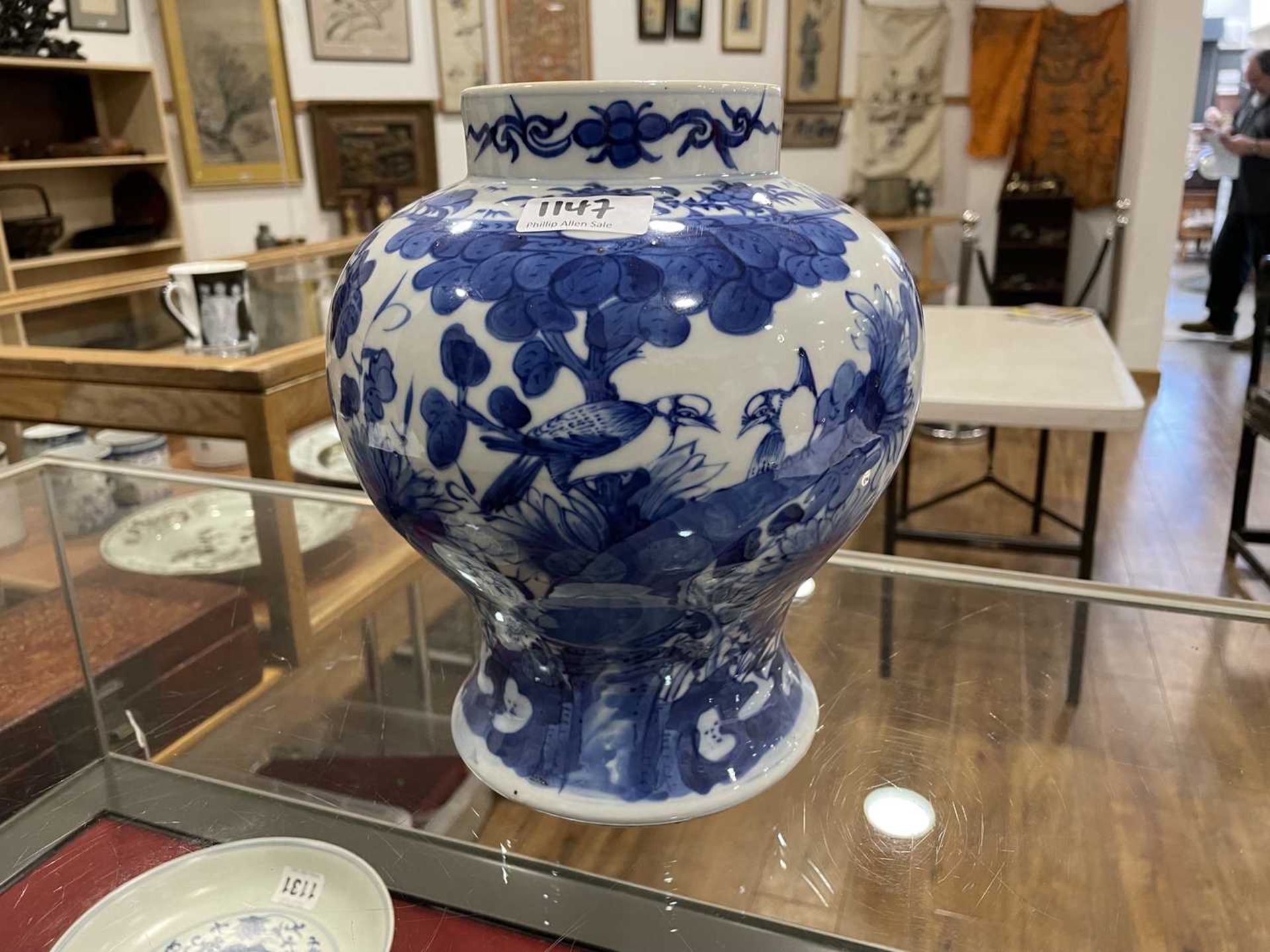 A Chinese blue and white blossom pattern brush pot of cylindrical form on a fixed hardwood base, - Bild 16 aus 54