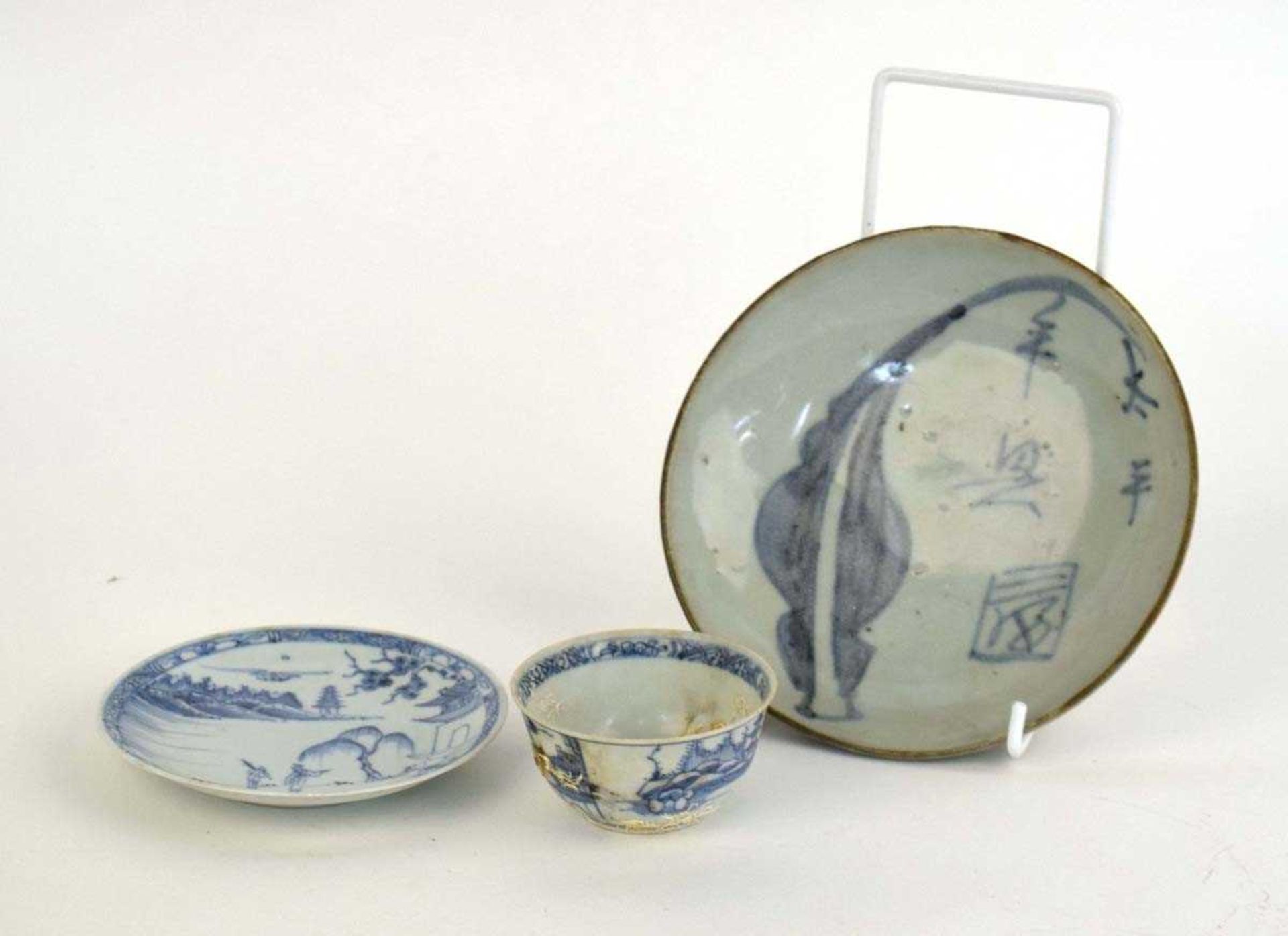 A Ca Mau/Binh Thuan cargo blue and white tea bowl and saucer, each decorated with a traditional