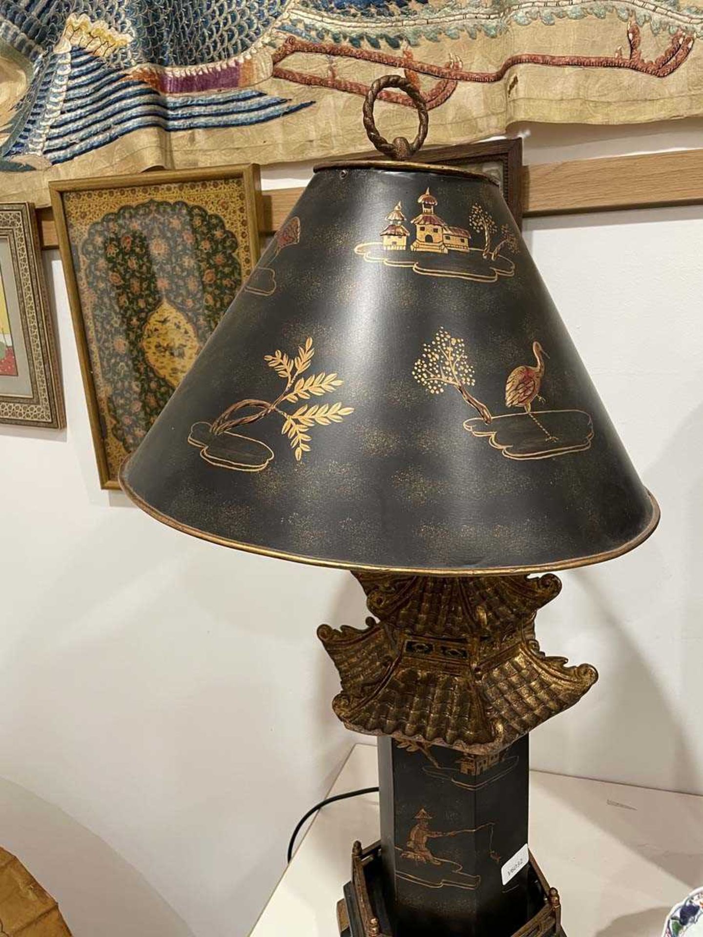 A pair of late 20th century chinoiserie table lamps, the black shades with gilded relief detail over - Bild 9 aus 17