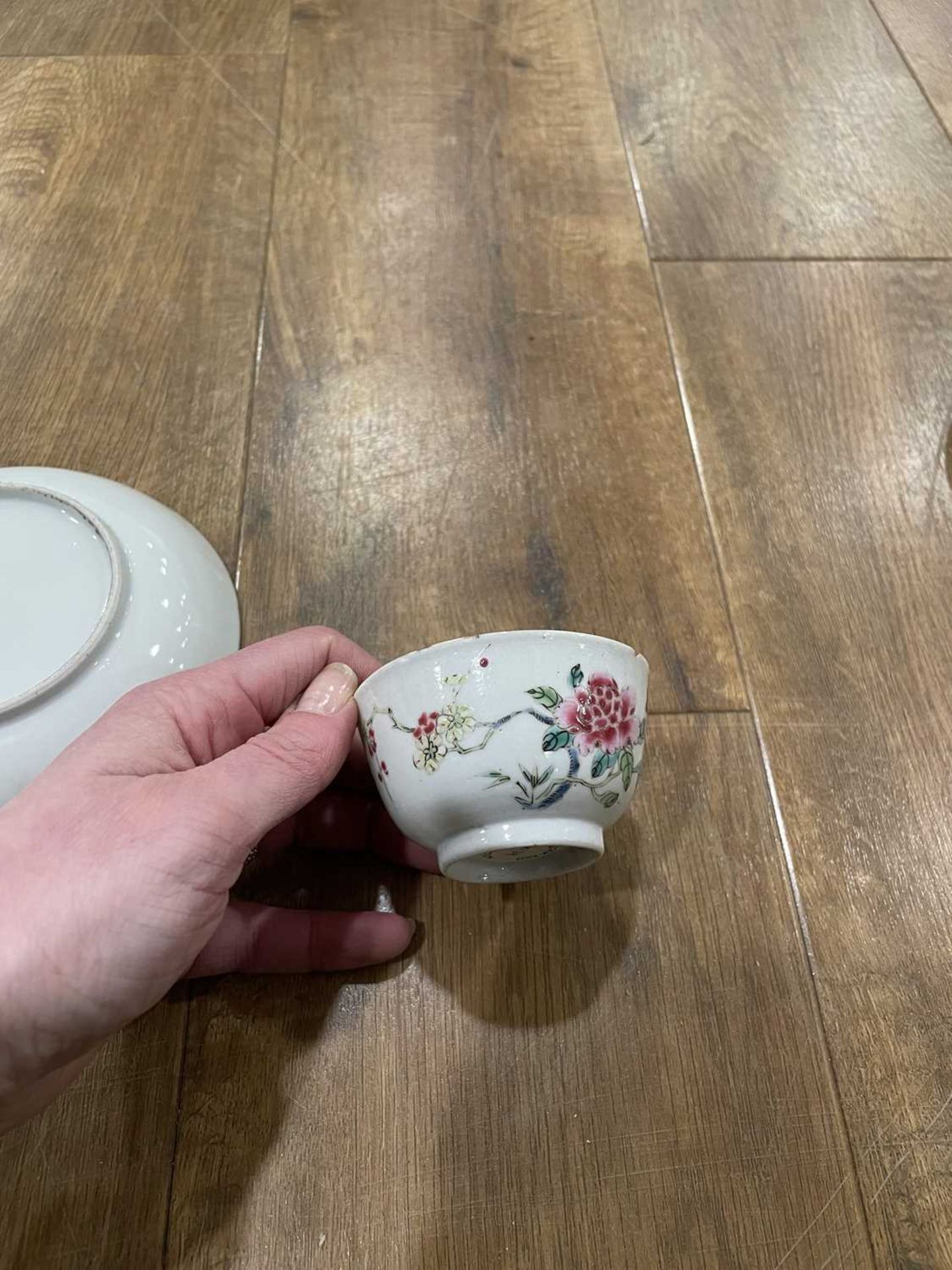 Twelve matching Chinese and other tea bowls, cups and saucers, each decorated in a different - Image 85 of 114