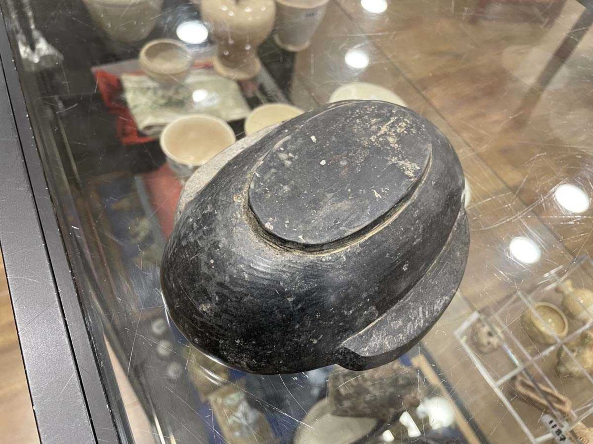 A Chinese archaic pottery ear cup decorated in a black glaze, l. 18 cm, boxed, together with two - Bild 17 aus 19