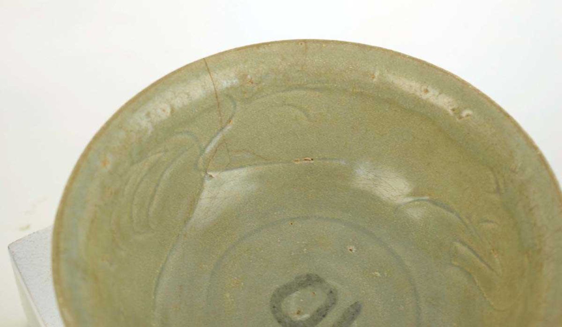 A Chinese celadon bowl of circular form repaired with the Kintsugi technique, d. 19.5 cm, h. 7.5 cm, - Image 4 of 21
