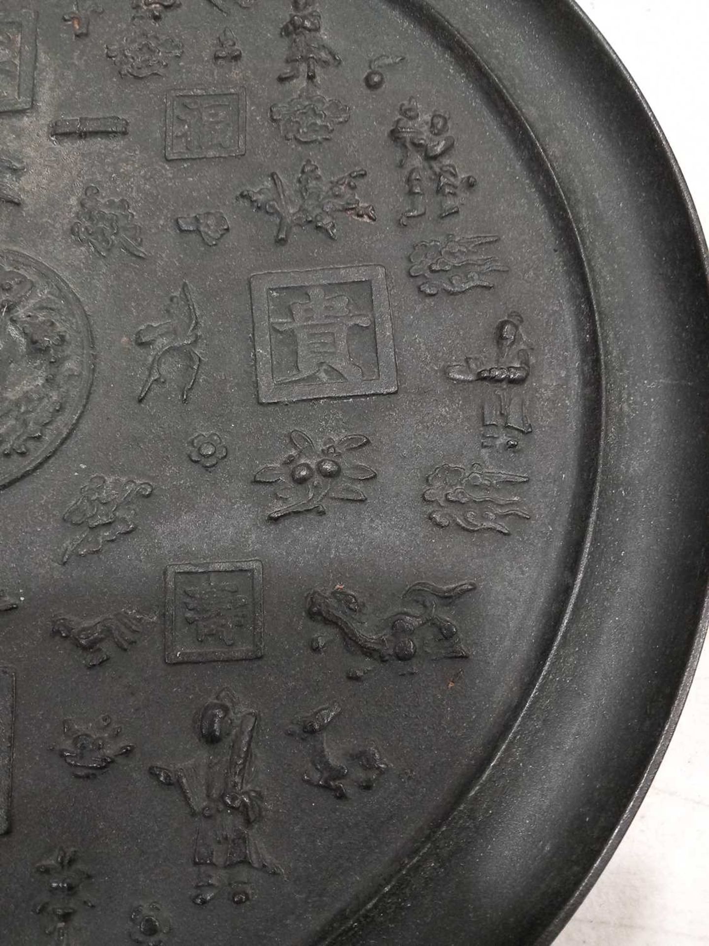 A Chinese Export cast metal 'mirror', relief decorated with figures and characters, d. 40.5 cm, - Bild 16 aus 25
