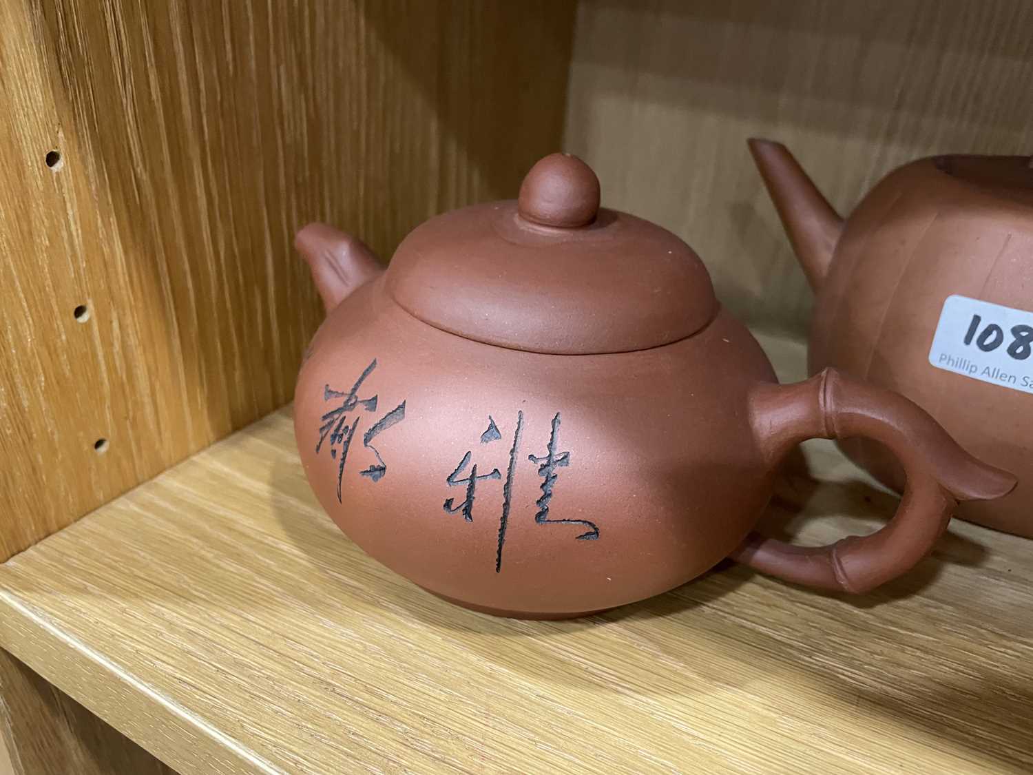 Thirteen Yixing teapots including a double chamber example, h. 10 cm, w. 21 cm, d. 8 cm, various - Image 17 of 18