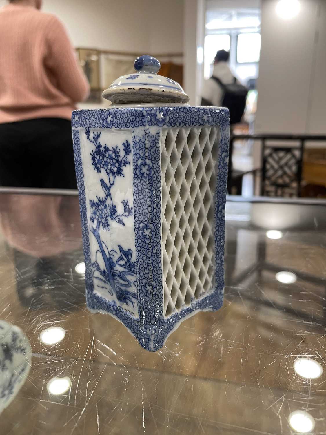 A mixed group of Chinese and other blue and white ceramics including beads, lidded vases, caddies - Image 16 of 82