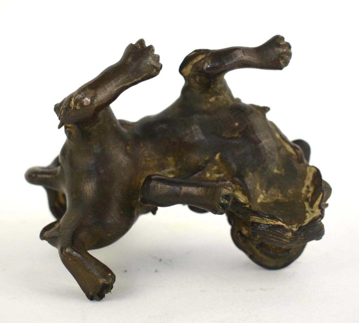 A Chinese brown patinated bronze figure modelled as a foo dog, h. 10.5 cm, d. 8.5 cm, 730 gms * - Image 4 of 5