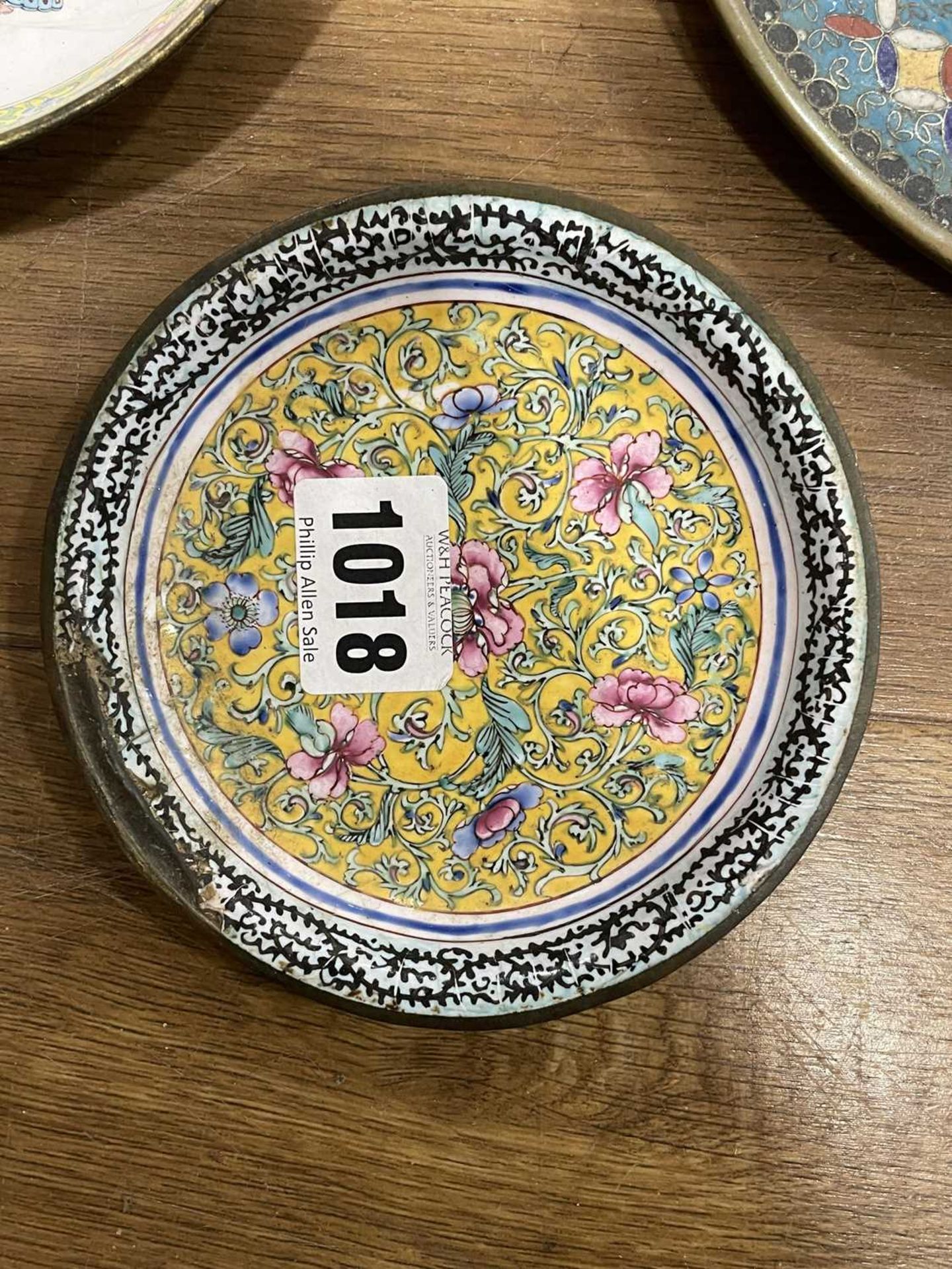 A 19th century Chinese tea bowl, cover and saucer enamel decorated in the famille jaune palette, - Bild 20 aus 35